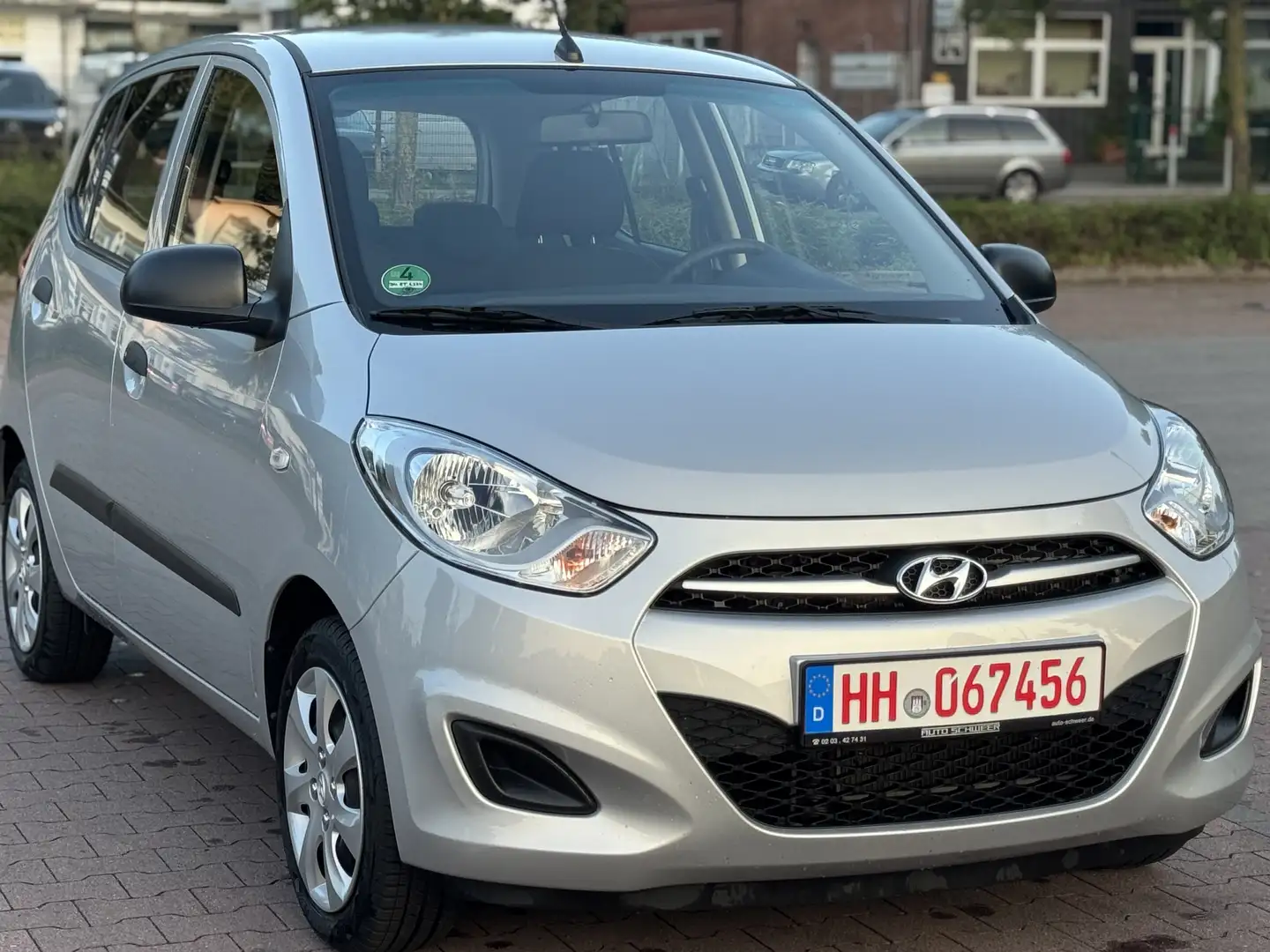 Hyundai i10 1.1 Classic nur 15000 km Gümüş rengi - 1