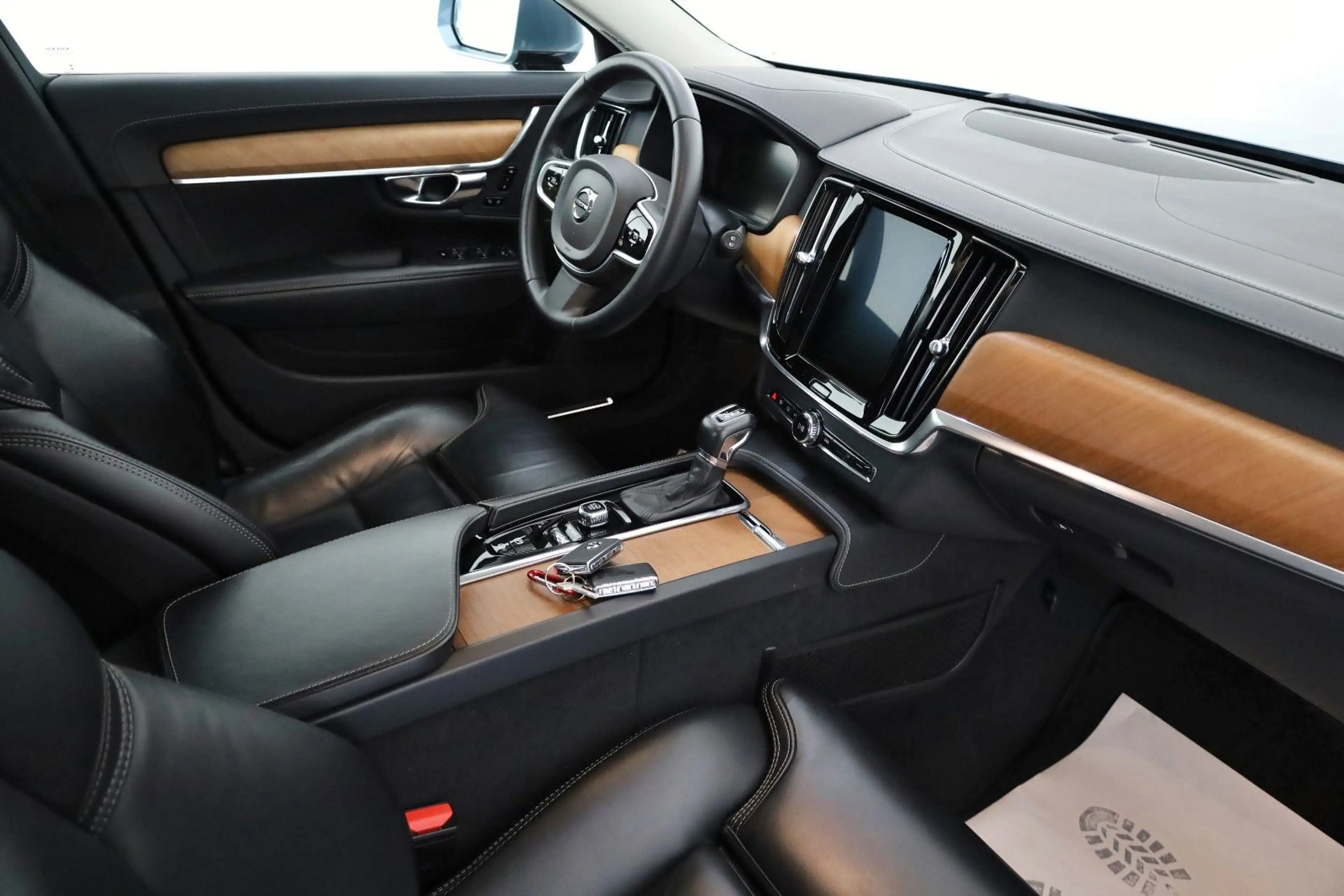 Volvo V90 Kombi Inscription AWD Leder,Navi,LED,ACC,AHK — photo 3