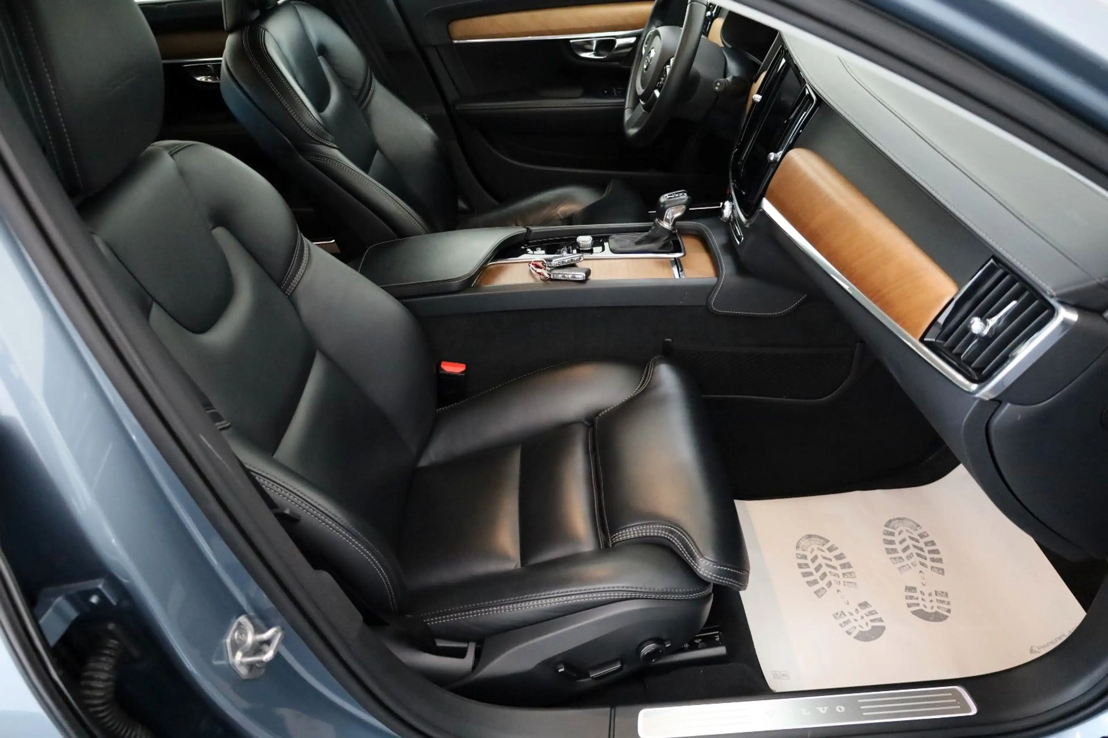 Volvo V90 Kombi Inscription AWD Leder,Navi,LED,ACC,AHK — photo 4