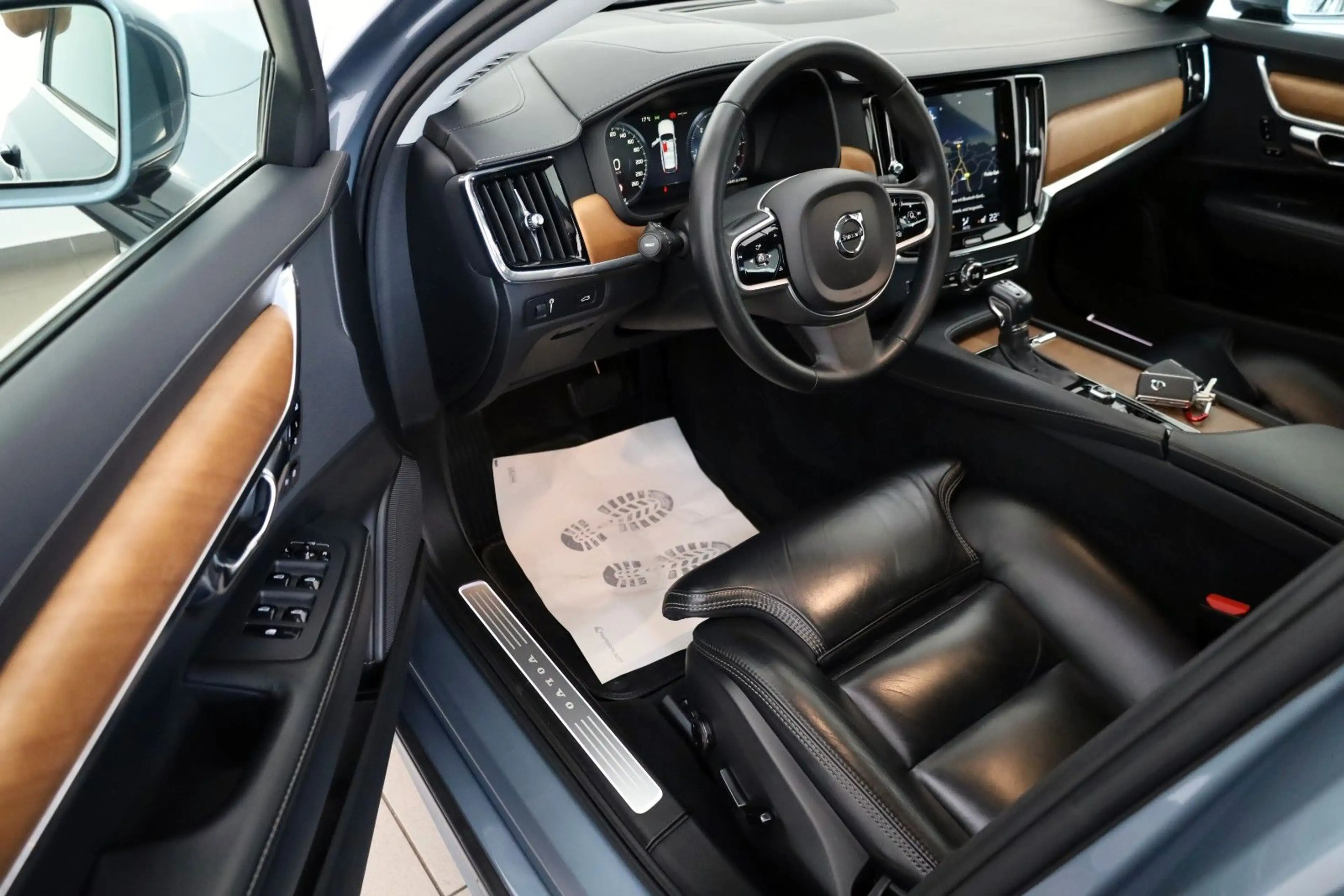 Volvo V90 Kombi Inscription AWD Leder,Navi,LED,ACC,AHK — photo 9
