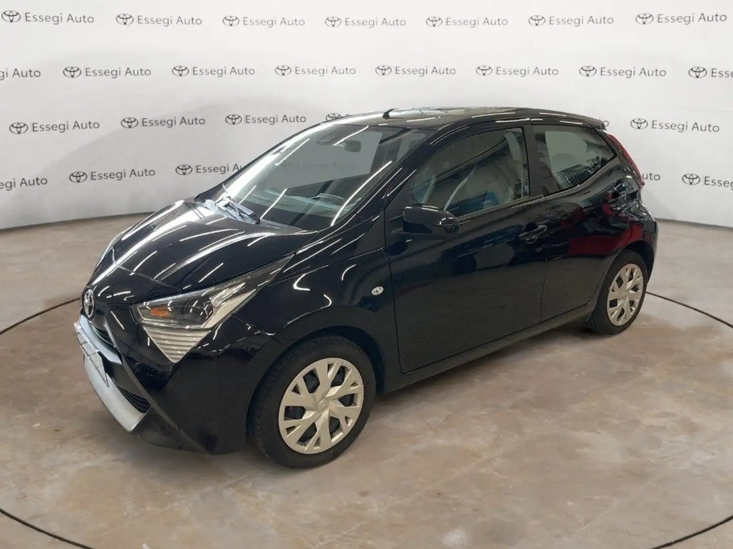 Toyota Aygo Connect 1.0 VVT-i 72 CV 5 porte x-play MMT Grigio - 1