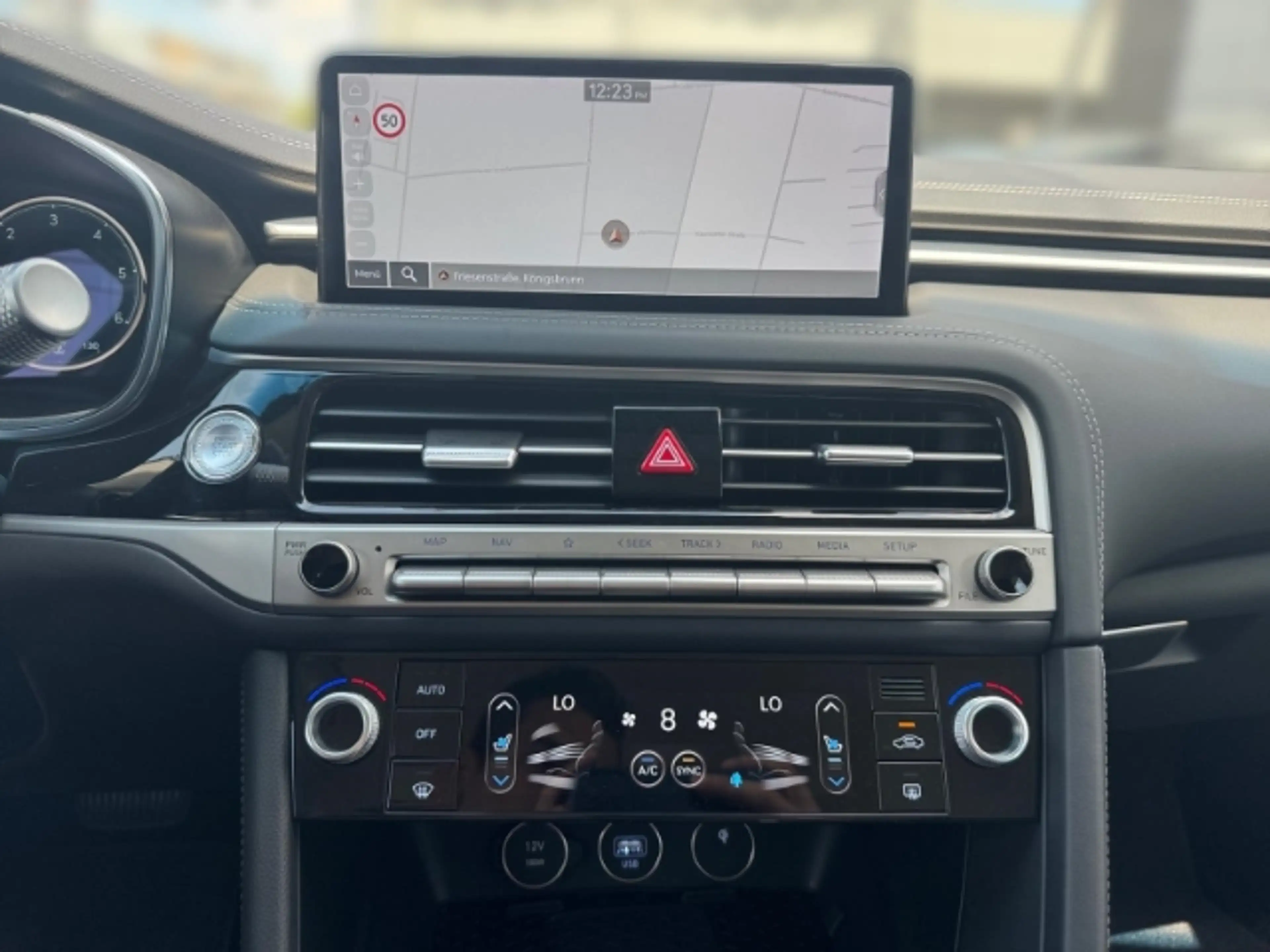 Genesis G70 Shooting Brake 2.2D RWD Premium Navi Leder LED Spe — photo 9