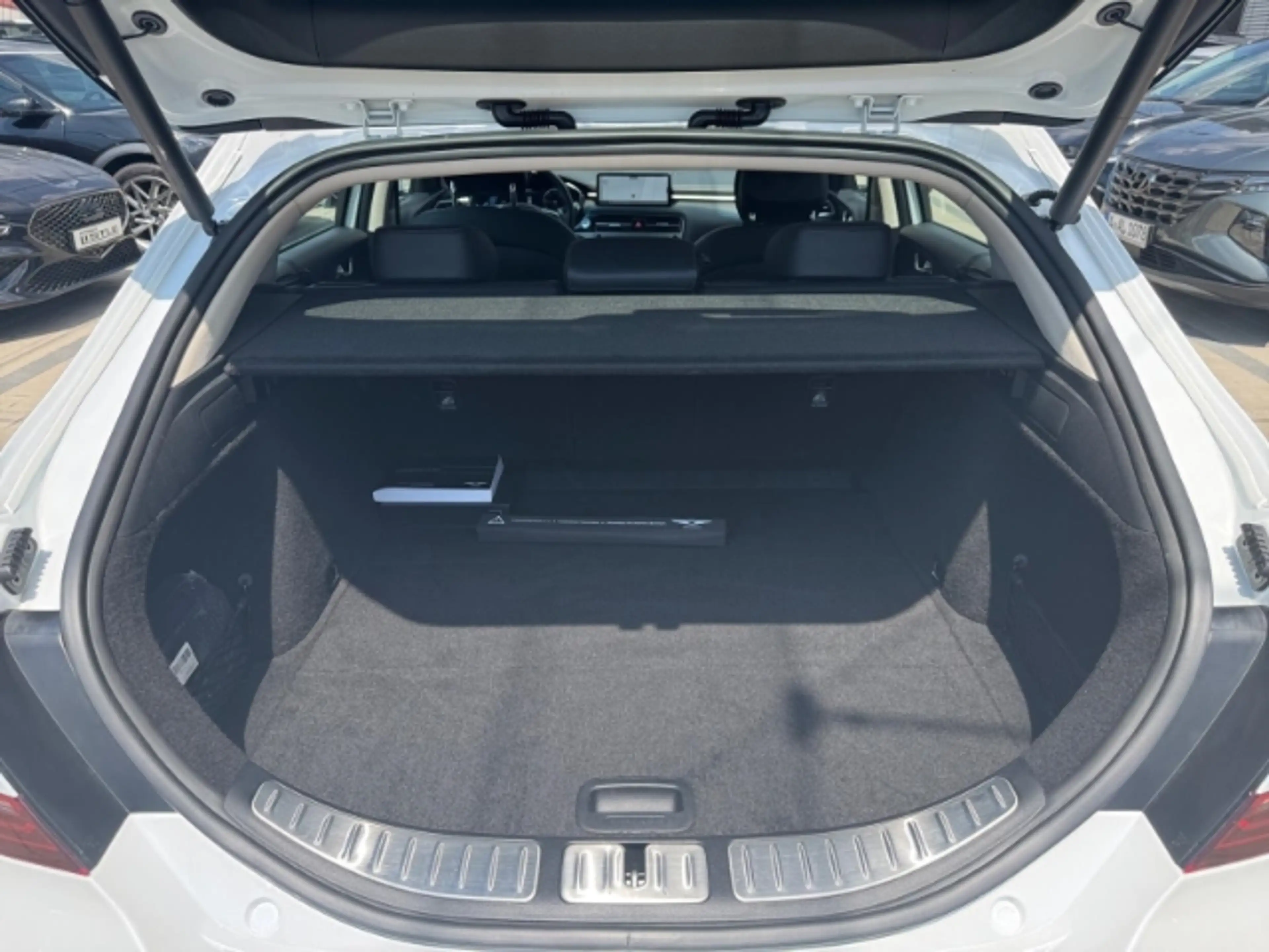 Genesis G70 Shooting Brake 2.2D RWD Premium Navi Leder LED Spe — photo 12