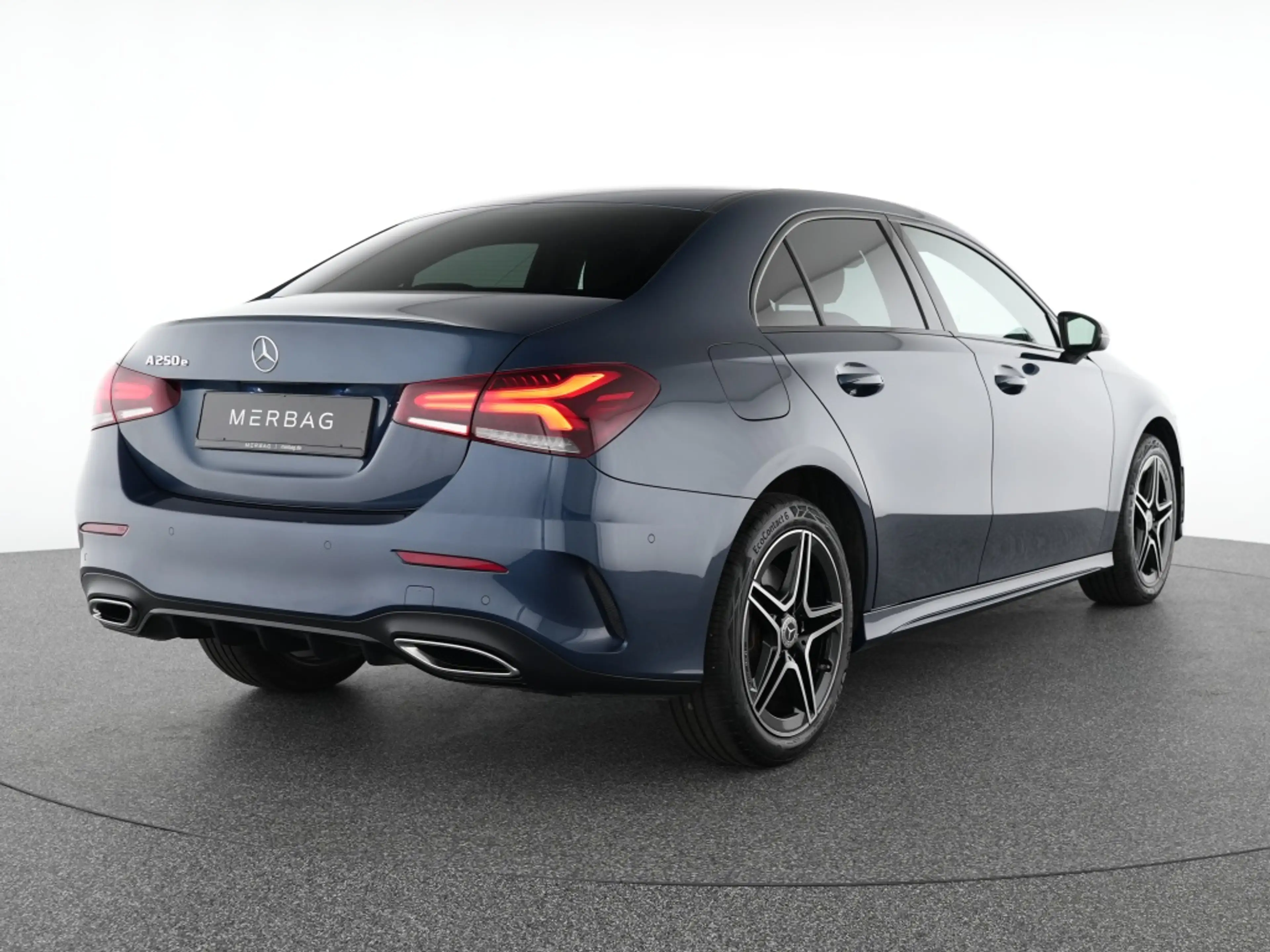 Mercedes-Benz A 250 e Lim AMG Night Pano LED Navi Automatik — photo 3
