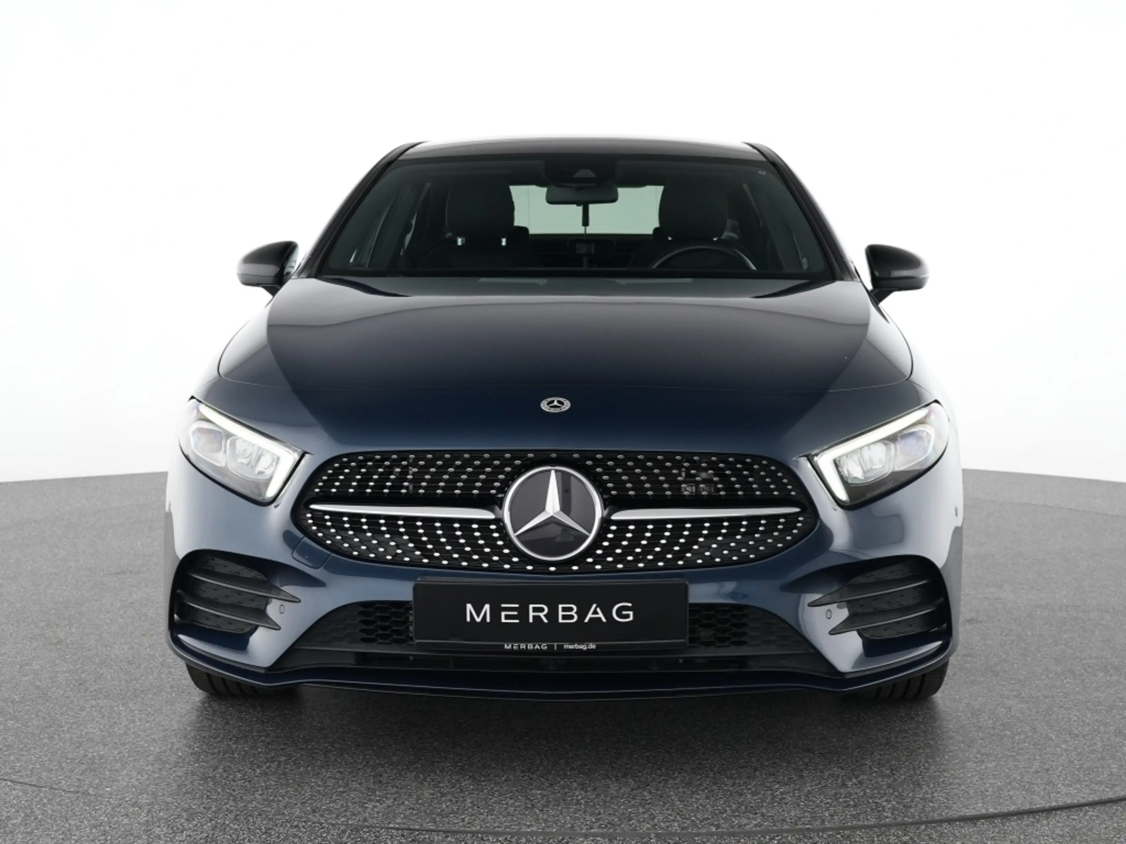 Mercedes-Benz A 250 e Lim AMG Night Pano LED Navi Automatik — photo 2