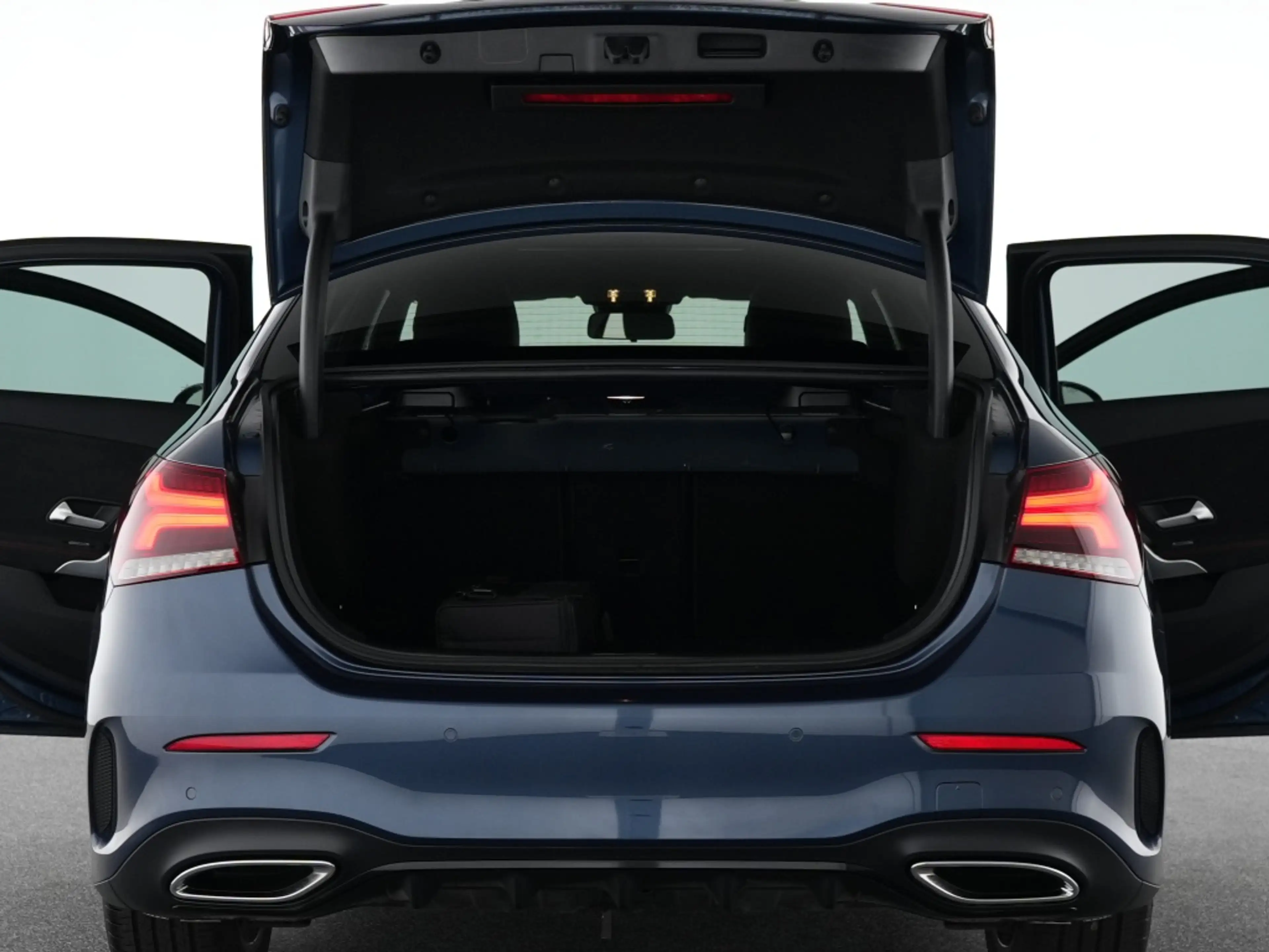 Mercedes-Benz A 250 e Lim AMG Night Pano LED Navi Automatik — photo 15
