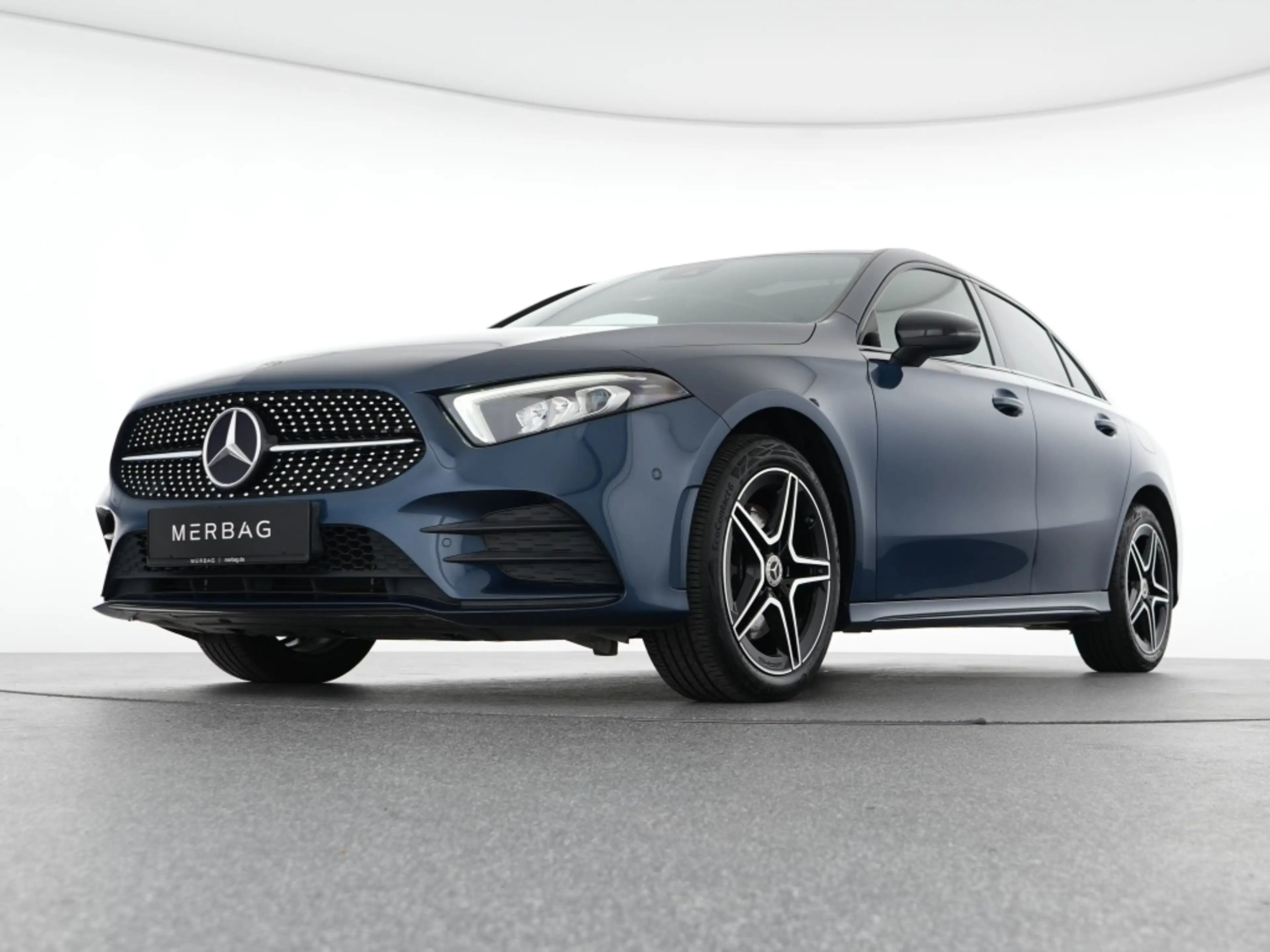 Mercedes-Benz A 250 e Lim AMG Night Pano LED Navi Automatik — photo 8