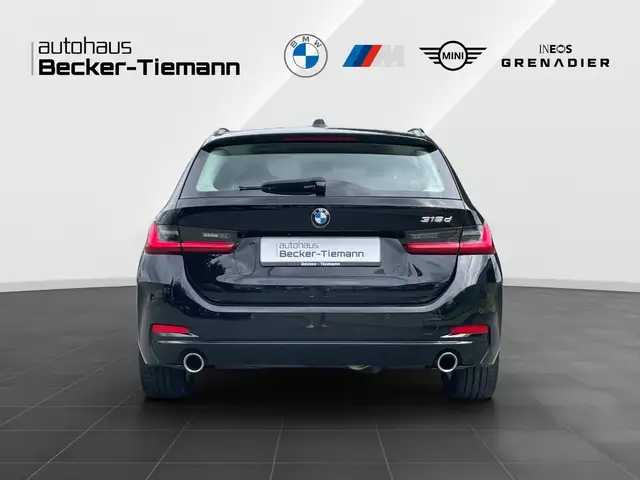 BMW 3 Series view 5