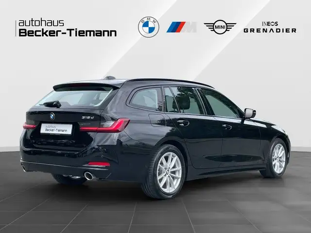 BMW 3 Series view 6
