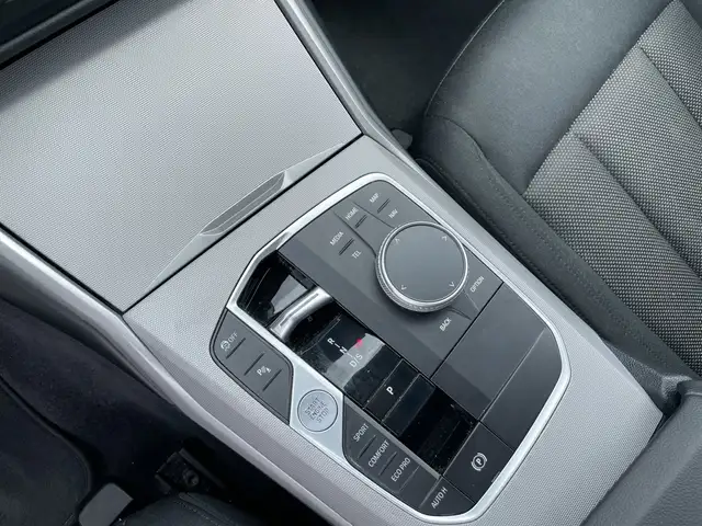 BMW 3 Series view 13
