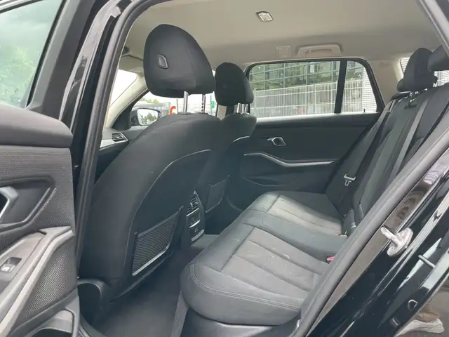 BMW 3 Series view 15