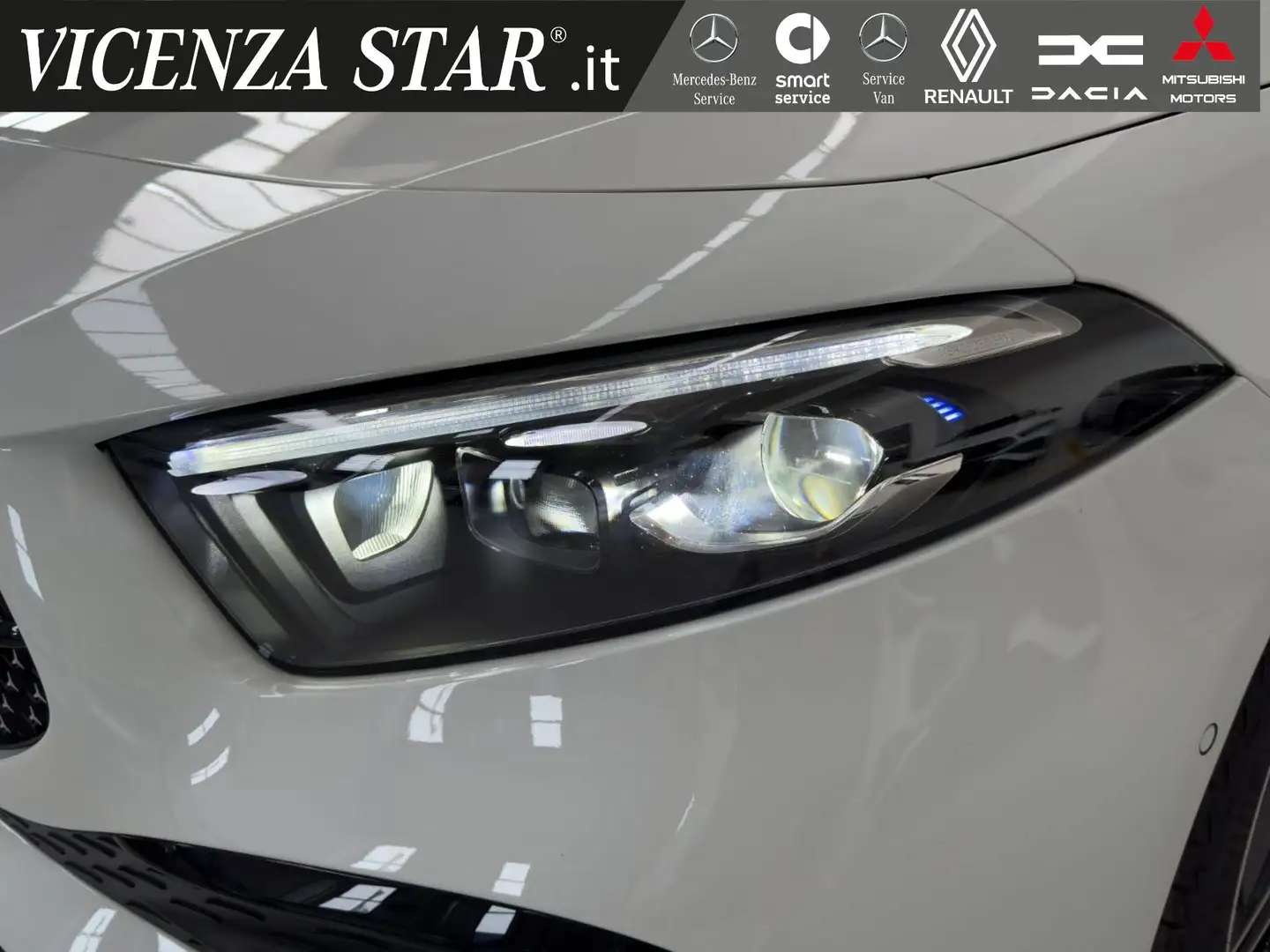 Mercedes-Benz A 180 d PREMIUM AMG SEDAN AUTOMATIC Alb - 2