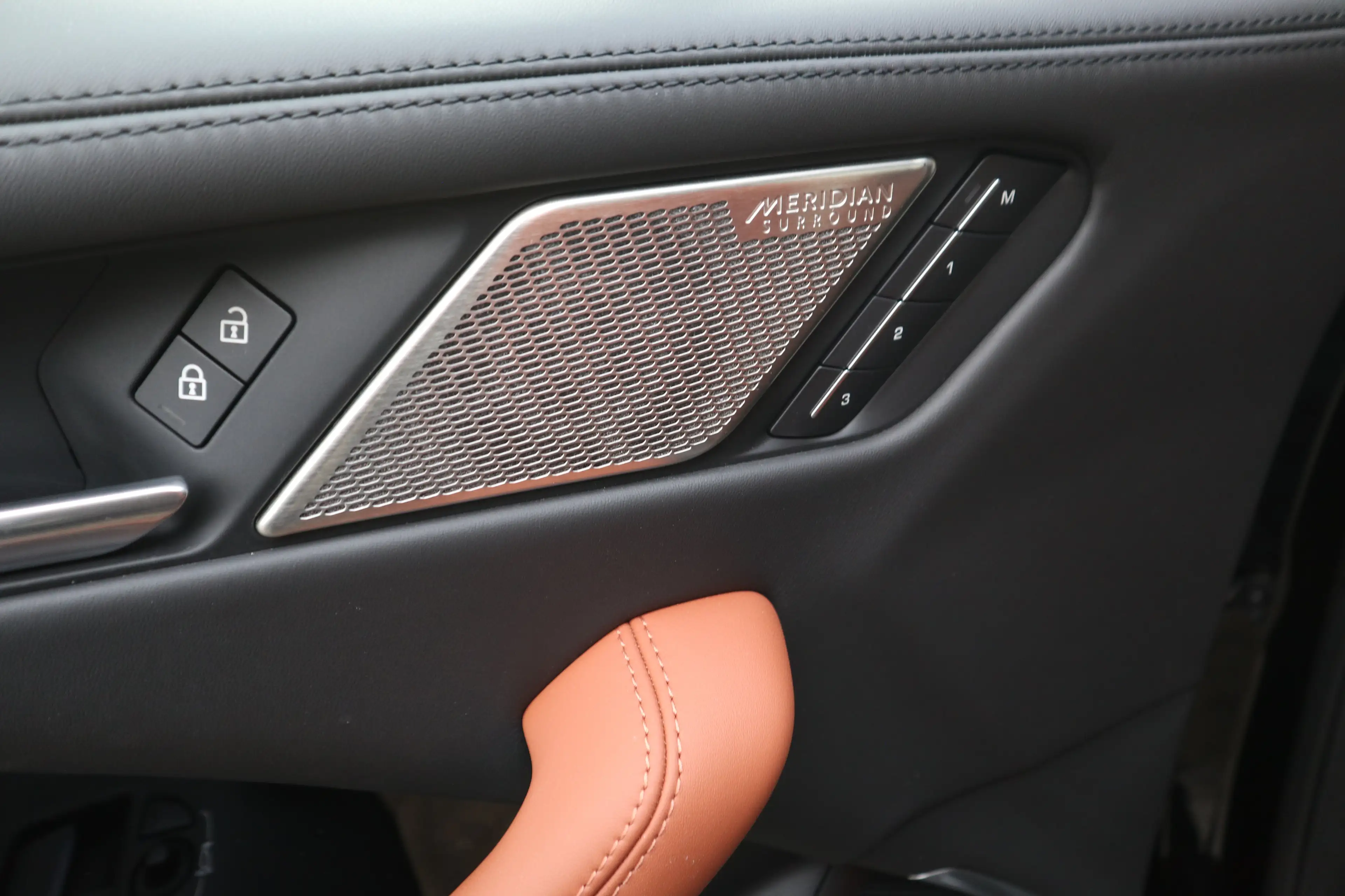 Jaguar I-Pace EV400 HSE/Black-pack/Pano/360°/Leder/3.980km !! — photo 14