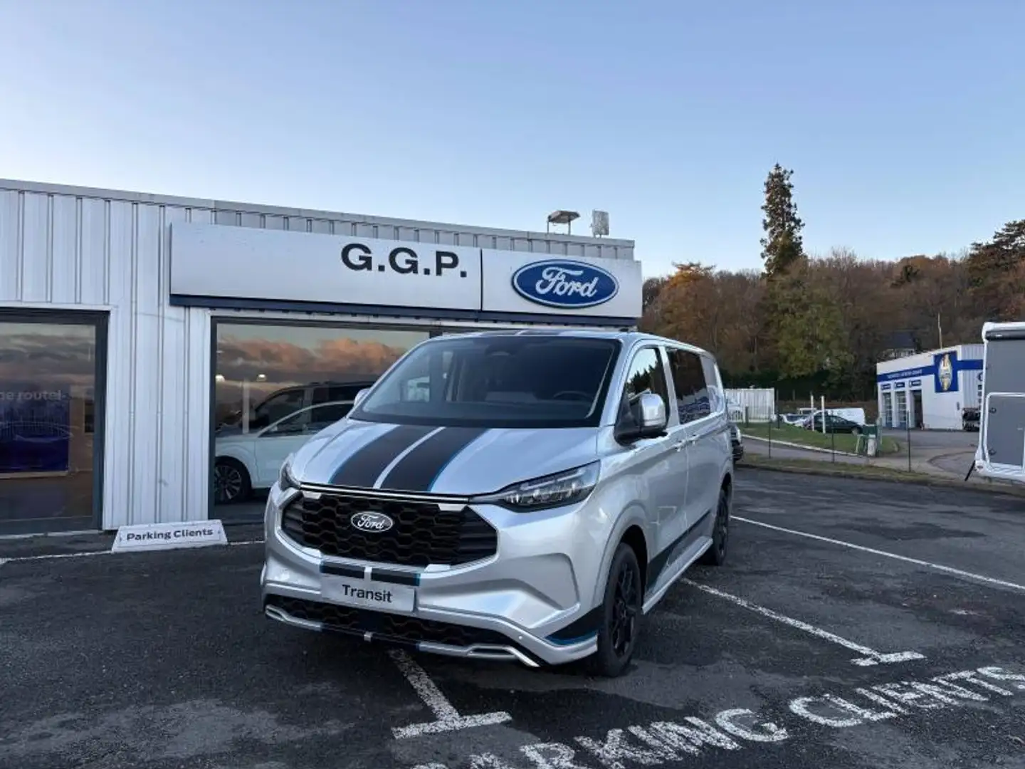 Ford Transit Custom 320 L1H1 2.5 Duratec 232ch Hybride recheargeable Cabine Approfondie Sport CVT Gris - 2