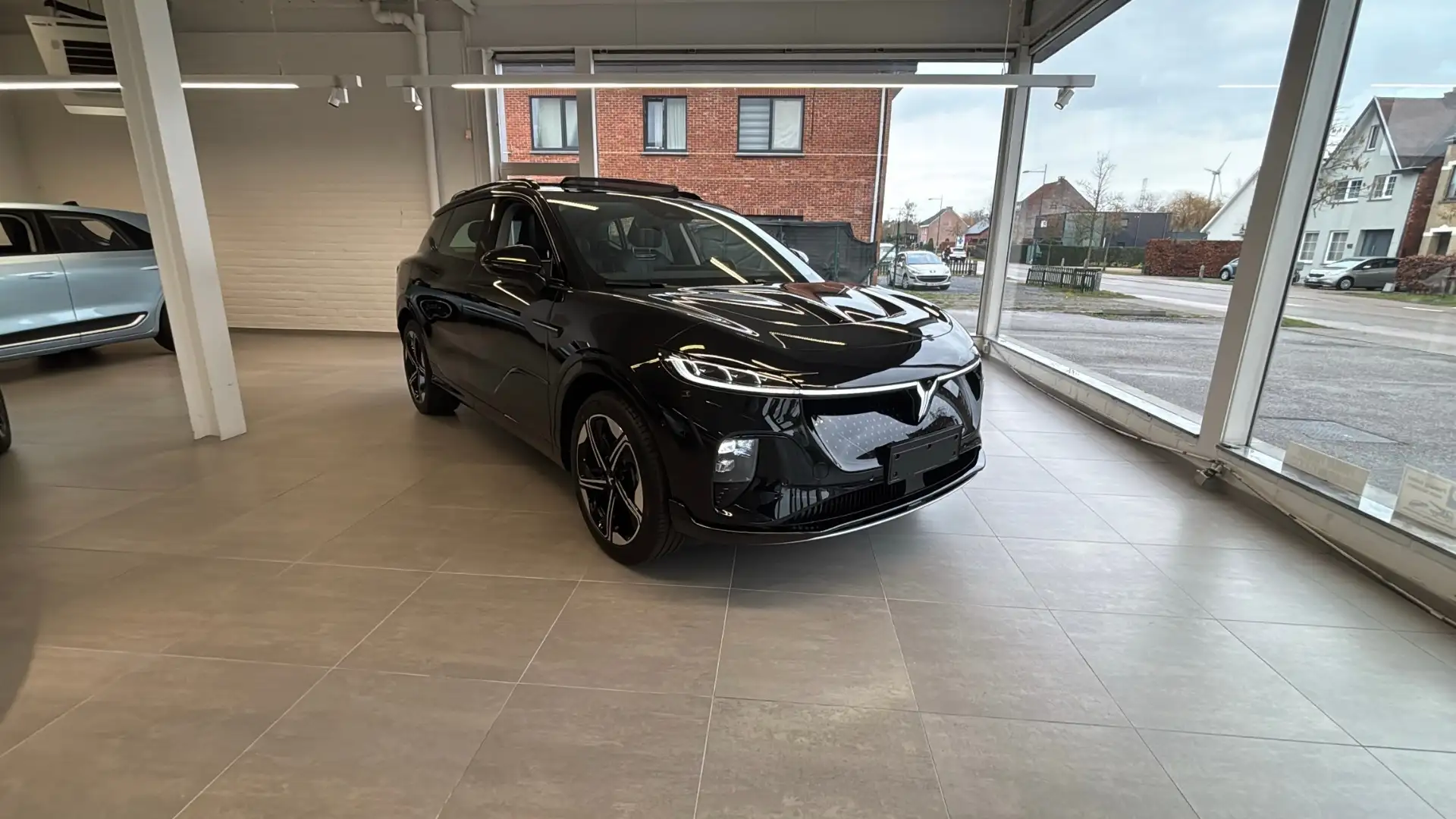 Voyah Courage 80KWh RWD Business Edtion Schwarz - 1