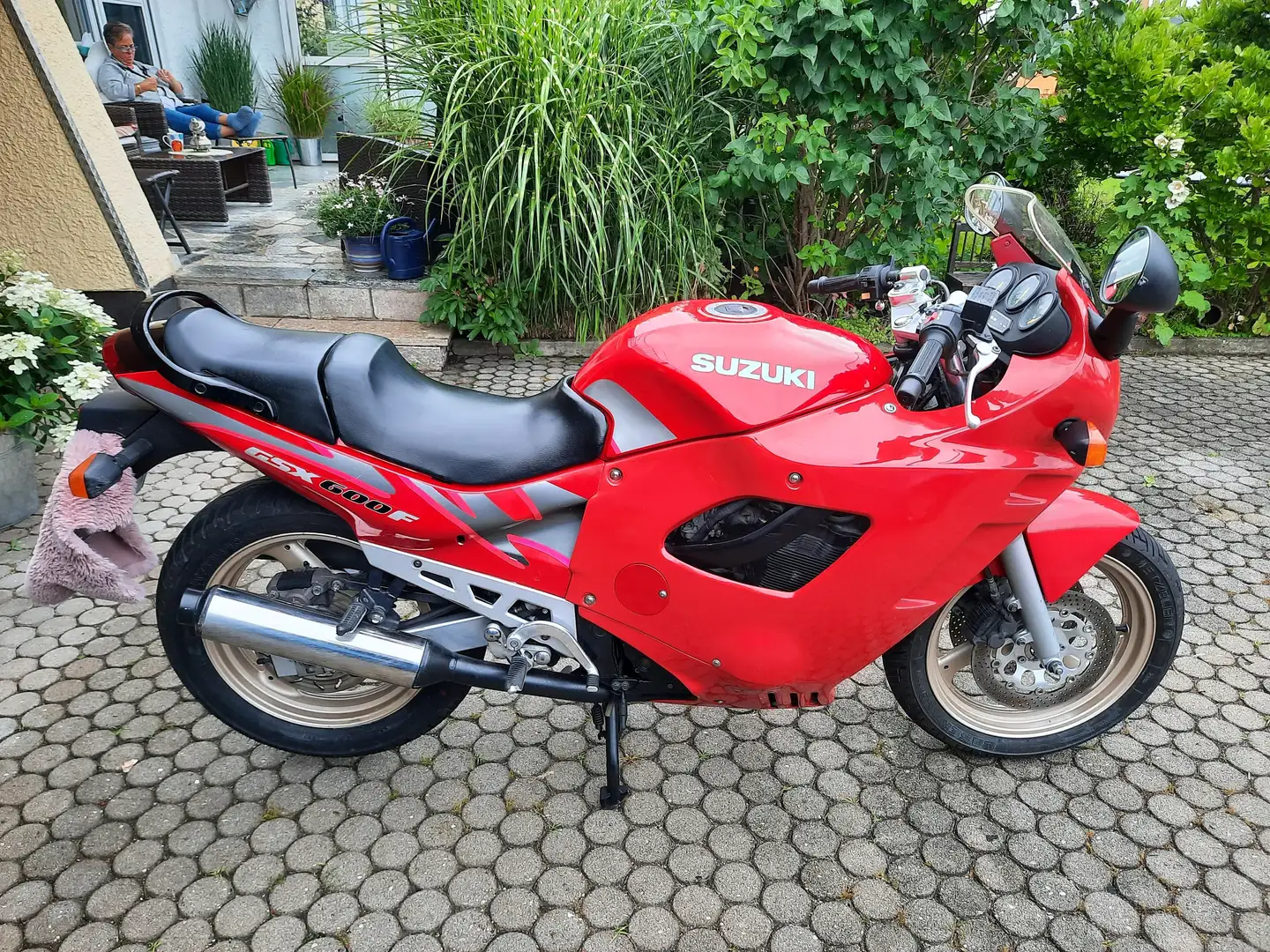 Suzuki GSX 600 Rojo - 2