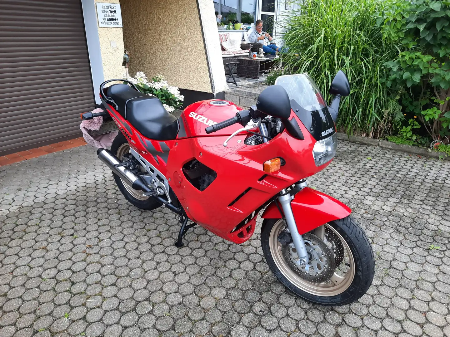 Suzuki GSX 600 Rojo - 1