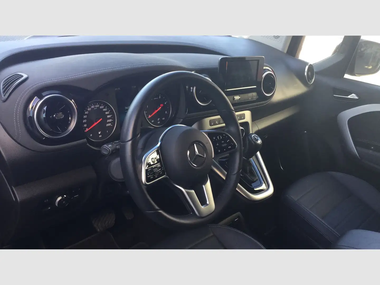 Mercedes-Benz Clase T 180d Rojo - 2