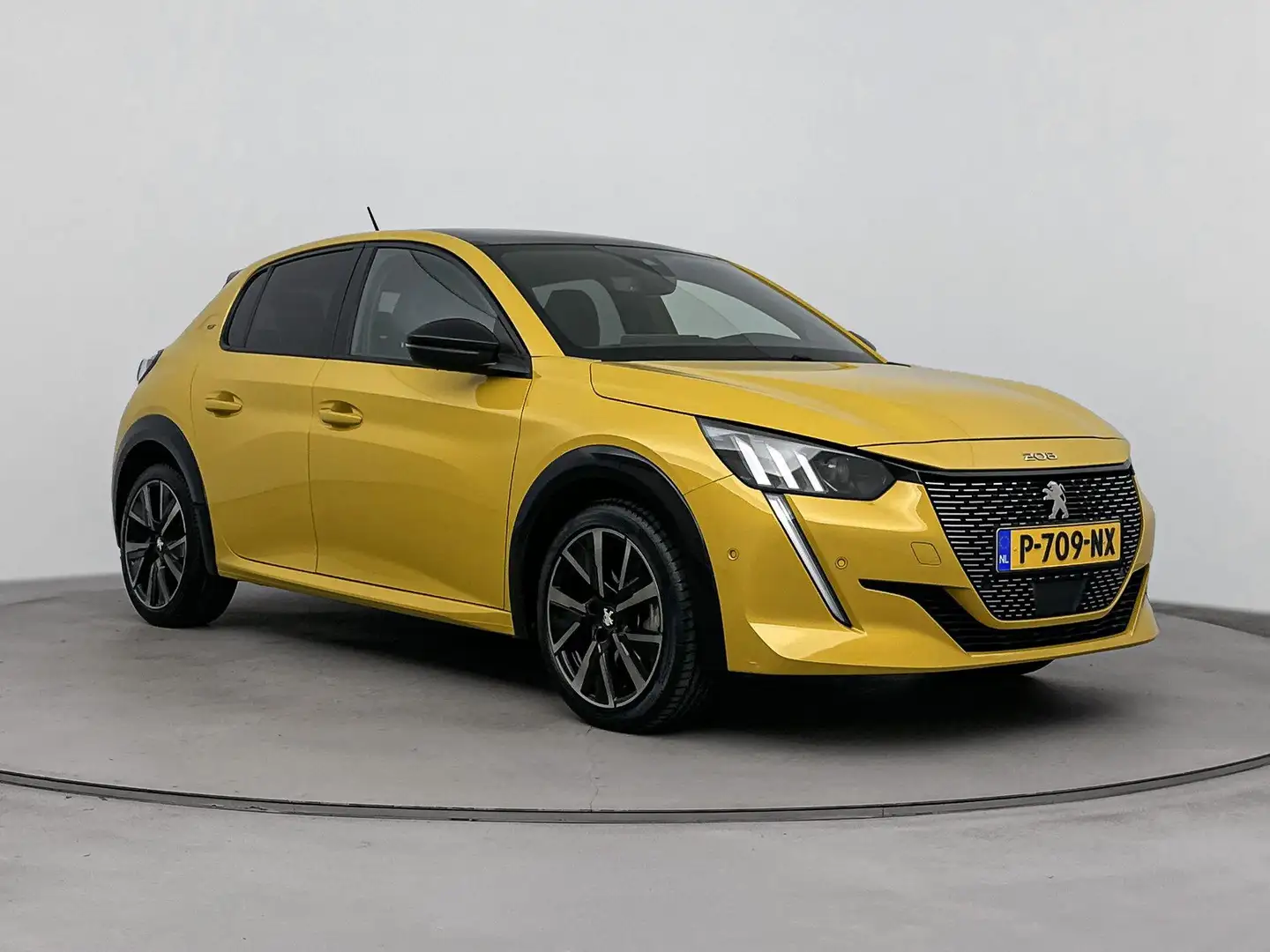 Peugeot 208 1.2 100 pk GT | Panoramadak | Camera | Stoelverwar Geel - 2