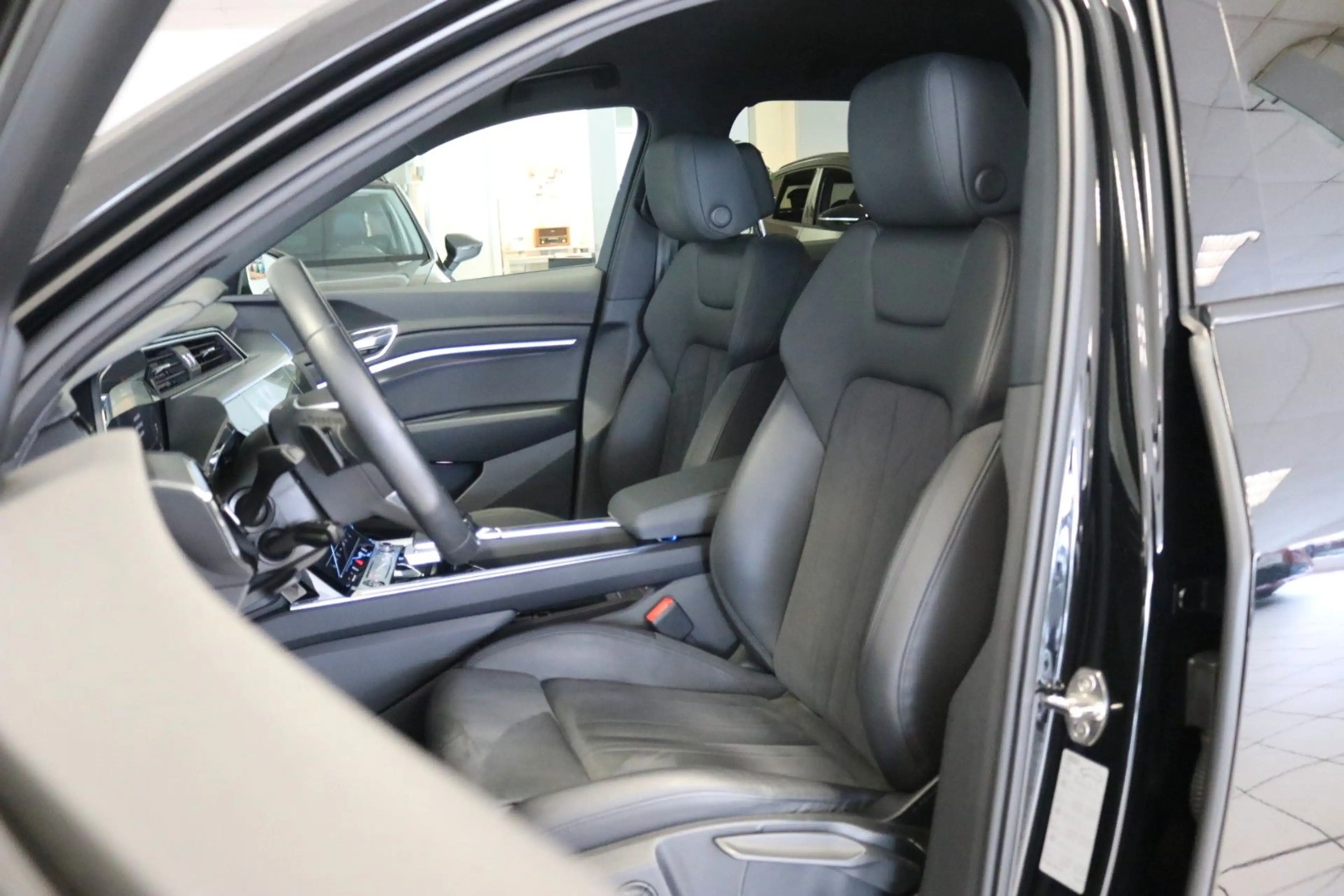 Audi e-tron 50 advanced Luft HUD Matrix Kamera 97% — photo 14
