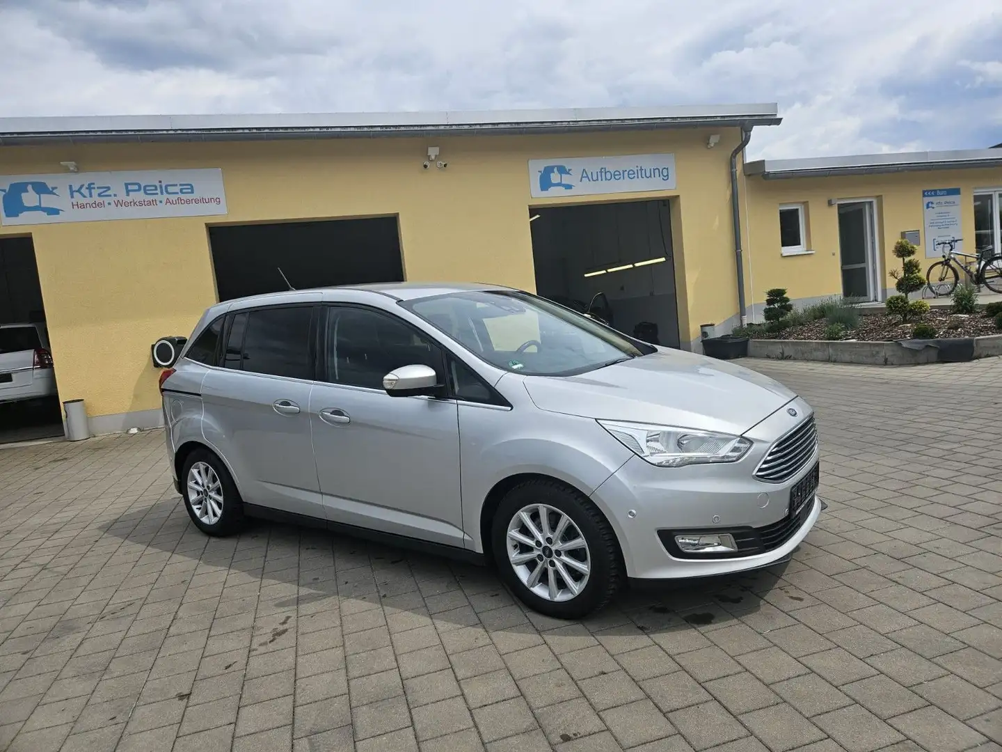 Ford Grand C-Max Grand C-MAX Titanium*Navi*Kamera*PDC Argento - 1