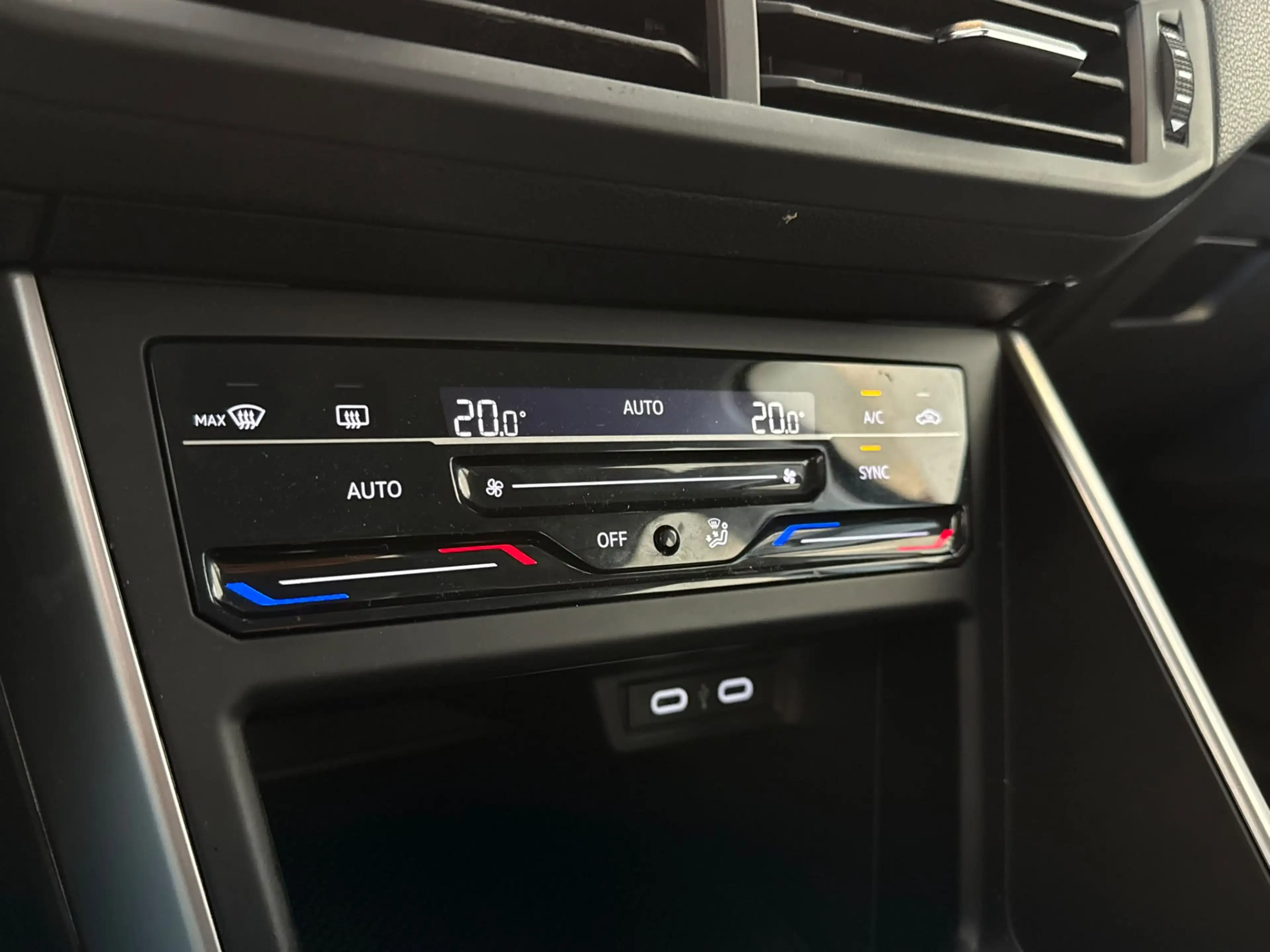 Volkswagen Taigo 1.0 TSI Life Automaat | Adaptieve cruise control | — photo 14