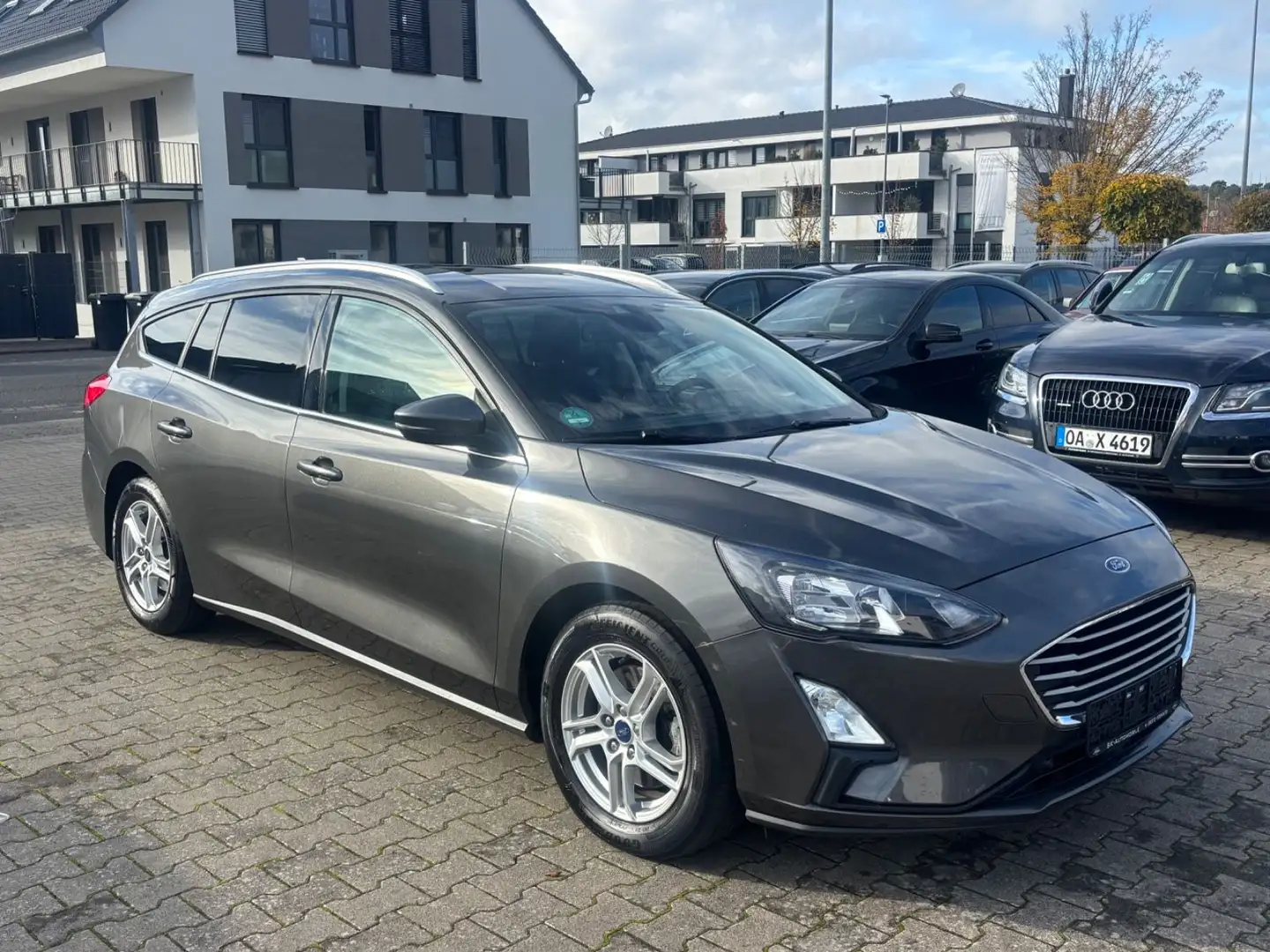 Ford Focus Turnier 1.5 Cool & Connect Navi LED Kamera Grau - 2