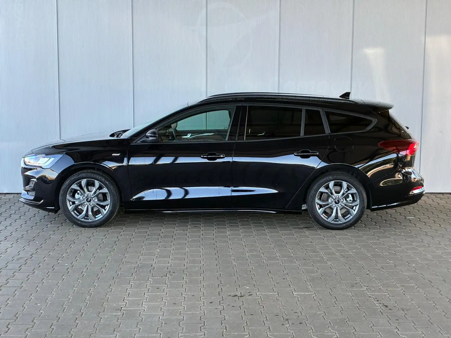 Ford Focus Turnier ST Line X 1.0 7AT / Winterpaket PDC V&H... Schwarz - 2