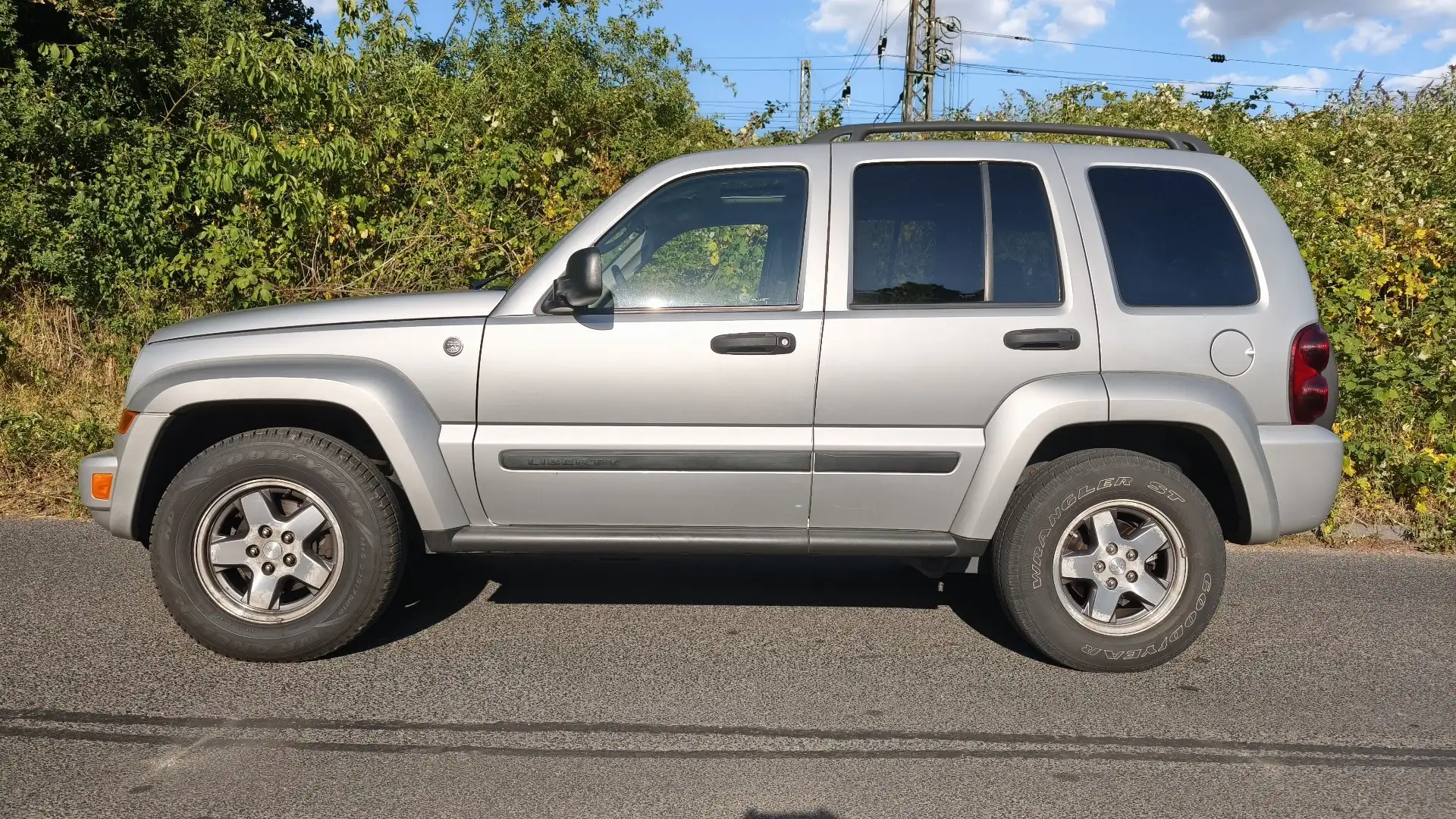 Jeep Cherokee 3.7 V6 Liberty Rocky Mountain Edition Silber - 2