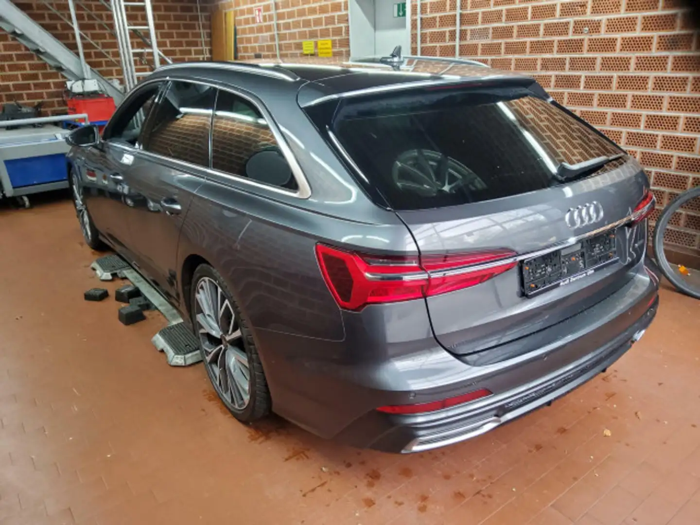 Audi A6 S line 45 TFSI quattro S tronic LED NAV Grijs - 2
