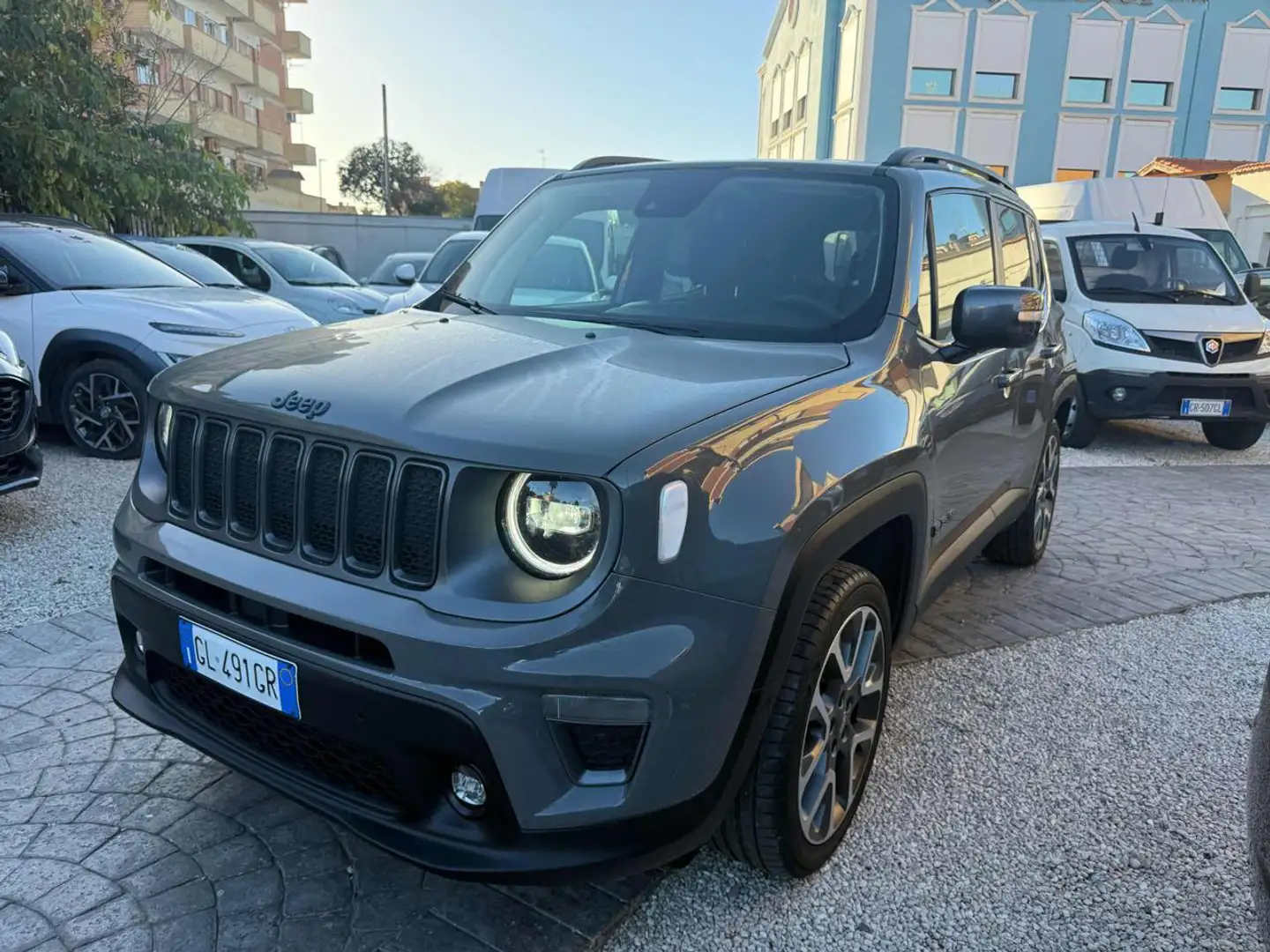 Jeep Renegade 1.3 T4 240CV PHEV 4xe AT6 S NO Oobbl di finanz.! Grau - 2