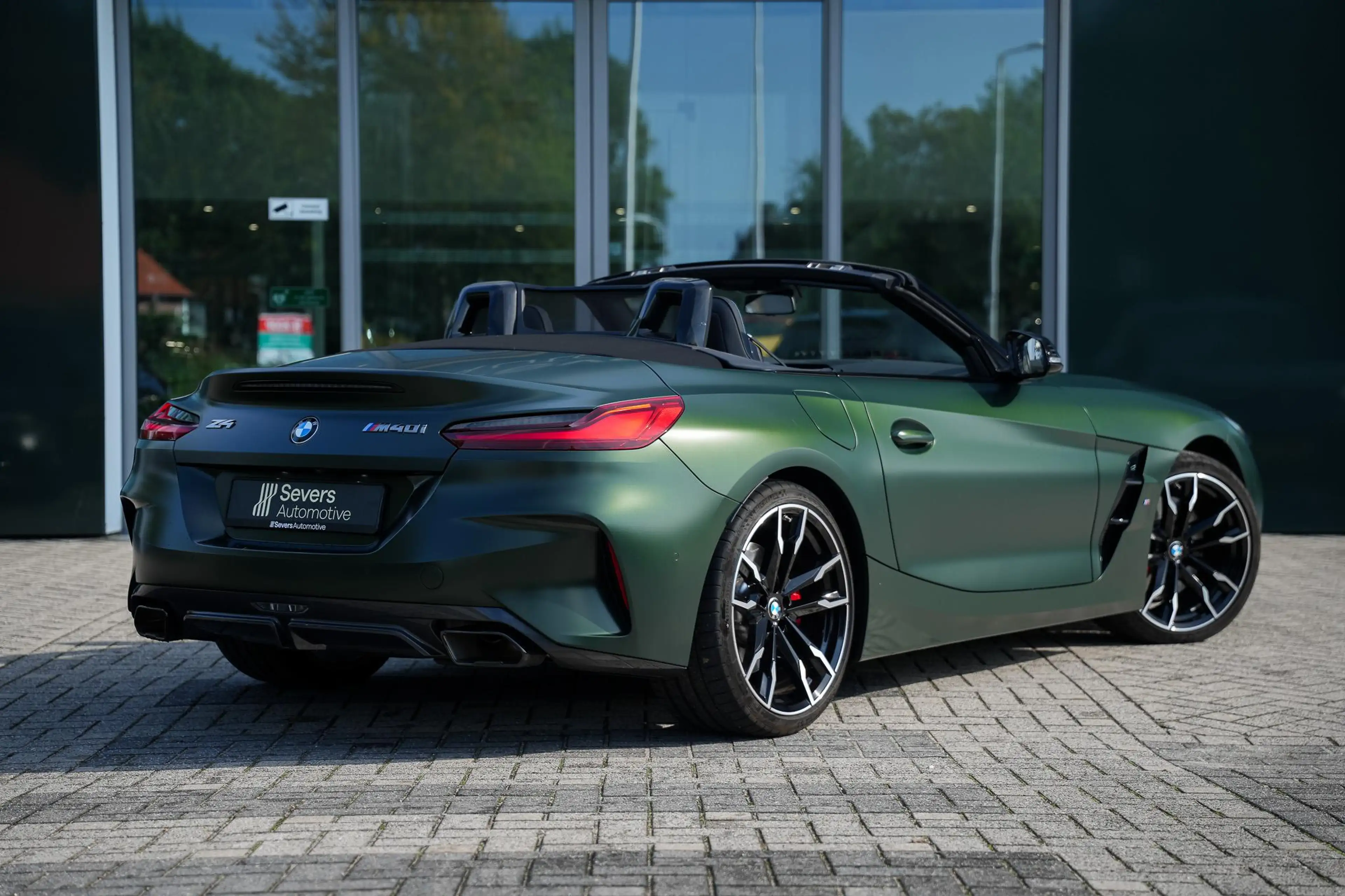 BMW Z4 Roadster M40i M- Sport | FROZEN DEEP GREEN METALLI — photo 3