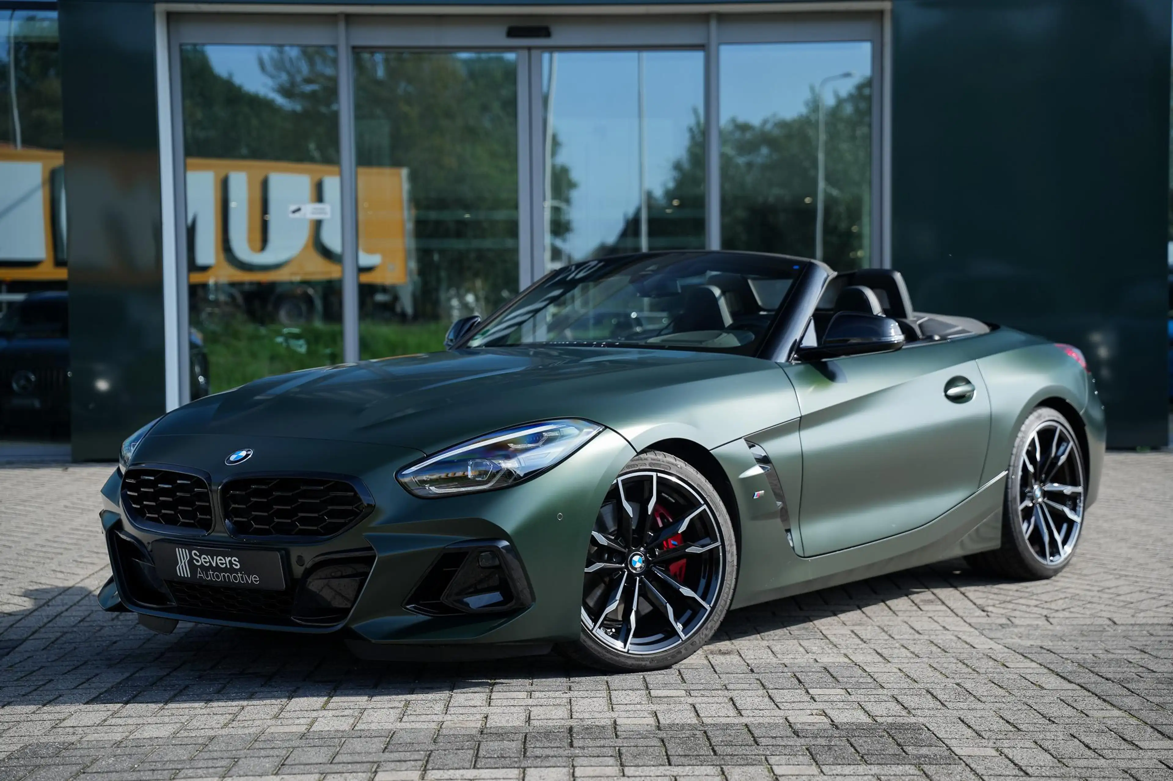 BMW Z4 Roadster M40i M- Sport | FROZEN DEEP GREEN METALLI — photo 2