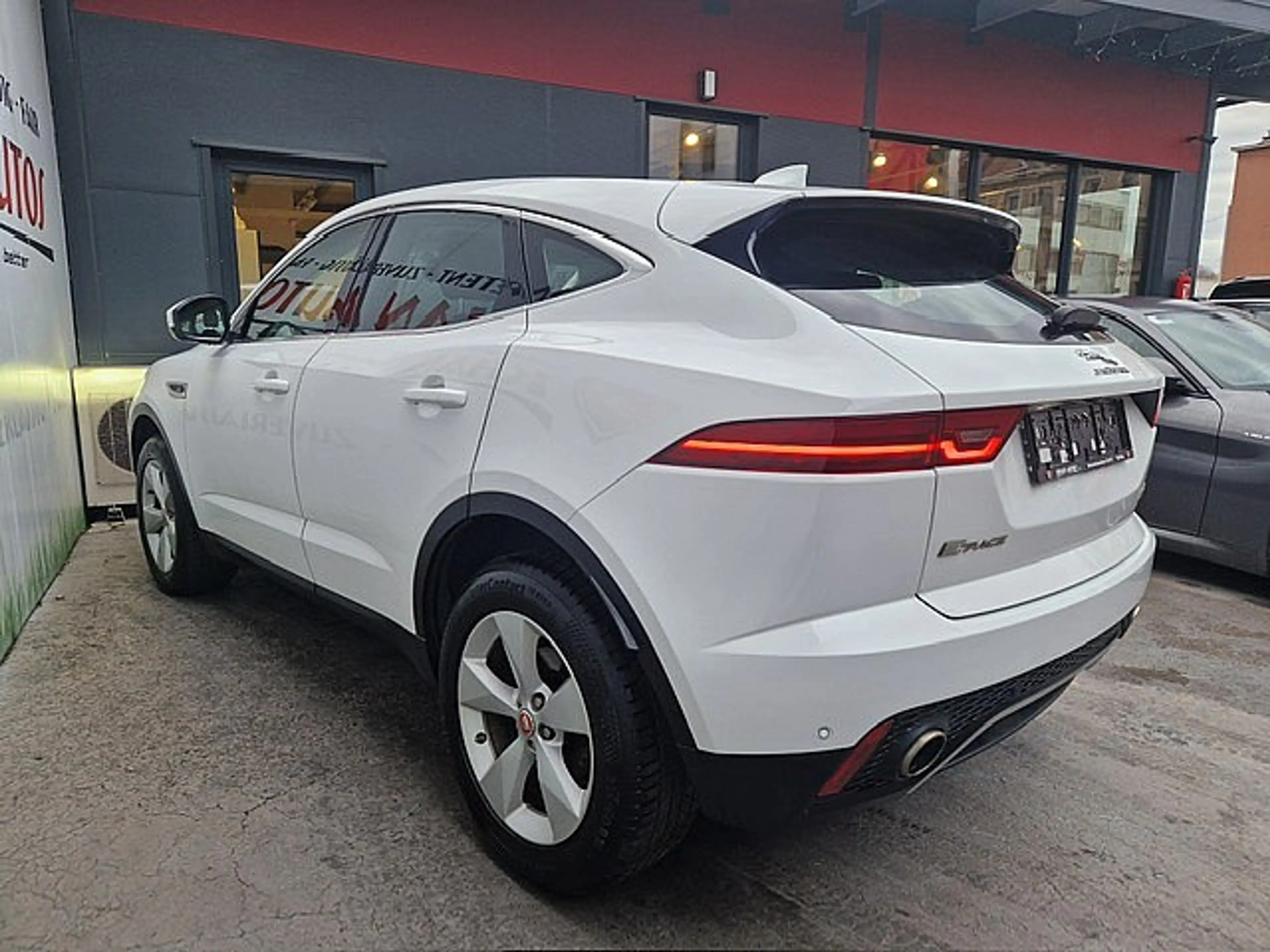 Jaguar E-Pace 2.0I4 P250 S AWD Aut. *Leder*Navi*RFKamera* — photo 4