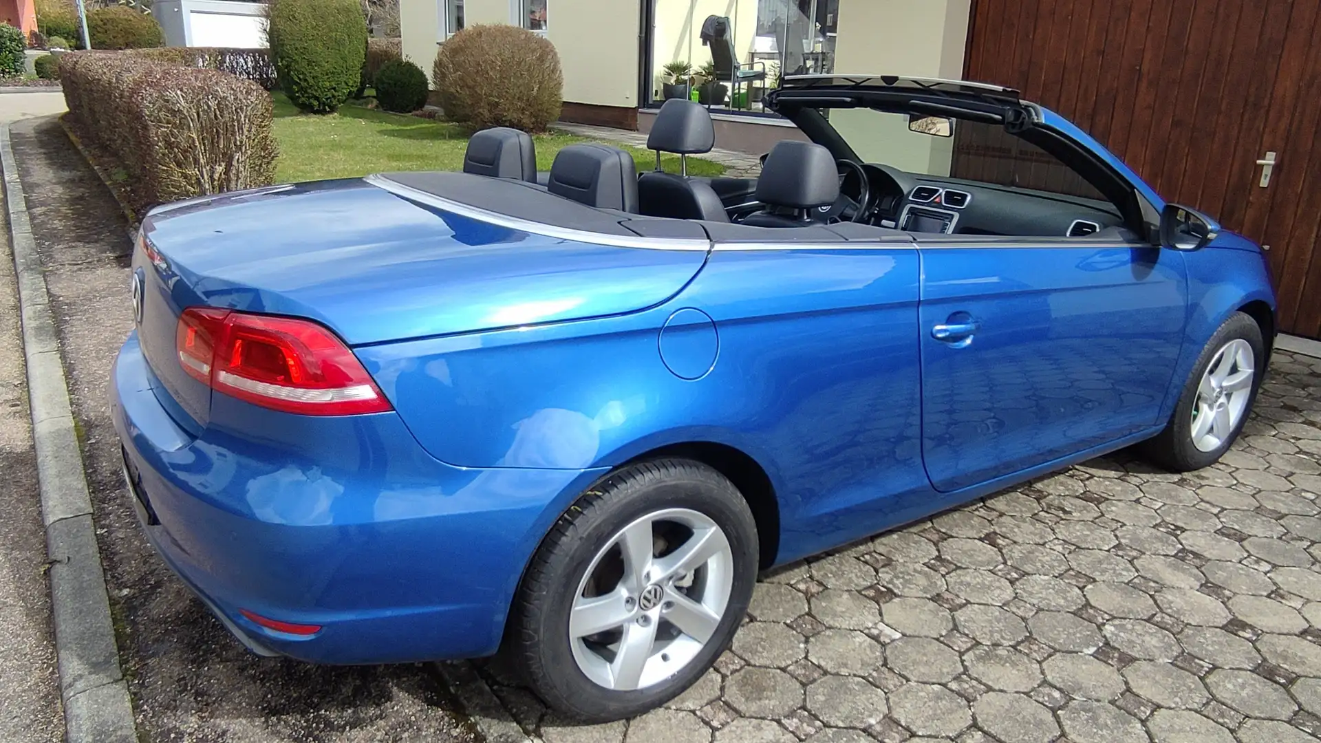 Volkswagen Eos TDI DSG * 1.Hand * Navi * unfallfrei * Scheckheftg Blau - 2