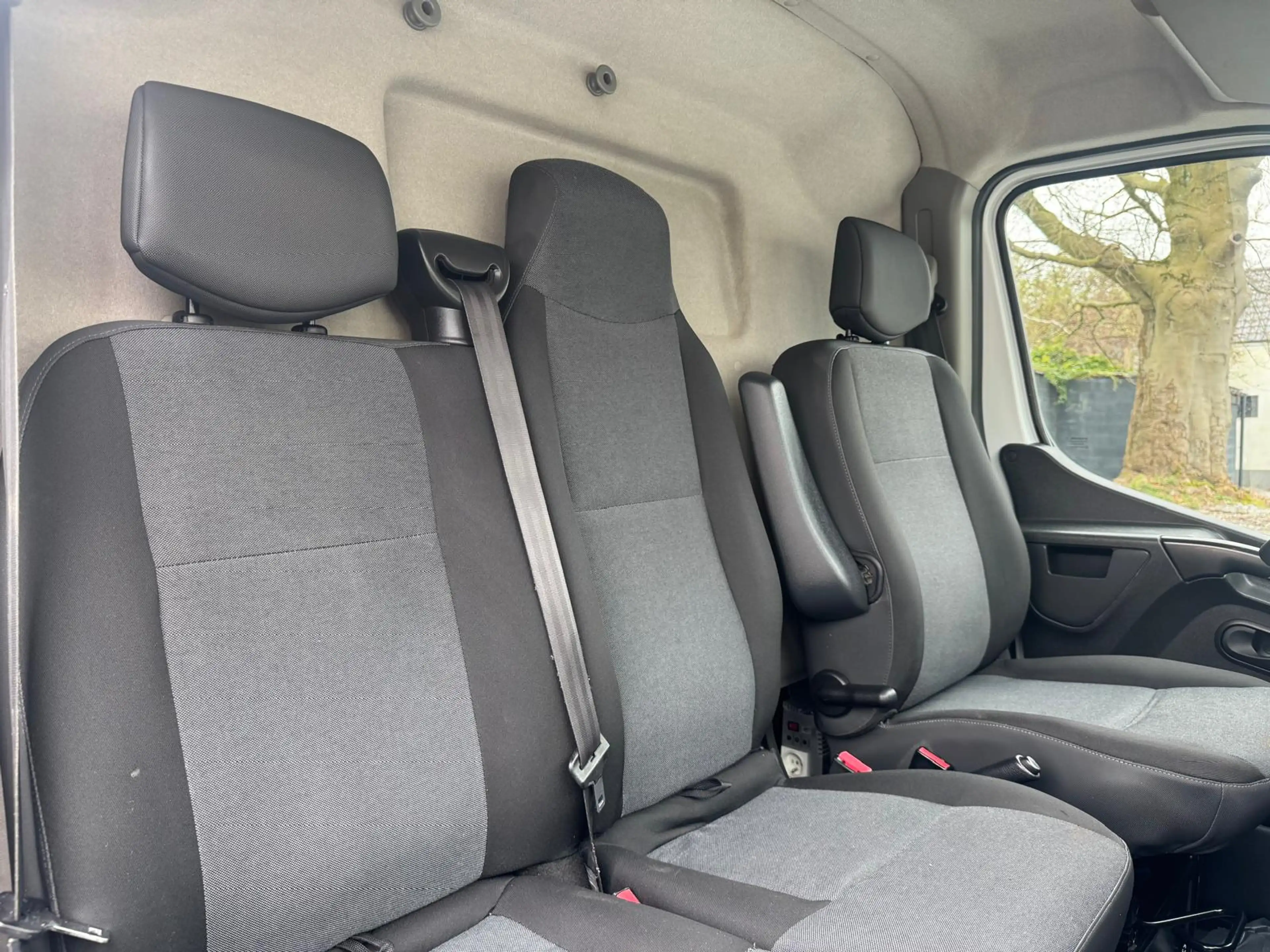 Nissan NV400 2.3 dCi L2H2*12.355€ HTVA*AIRCO*CAMERA*PARFAIT ETAT — photo 13