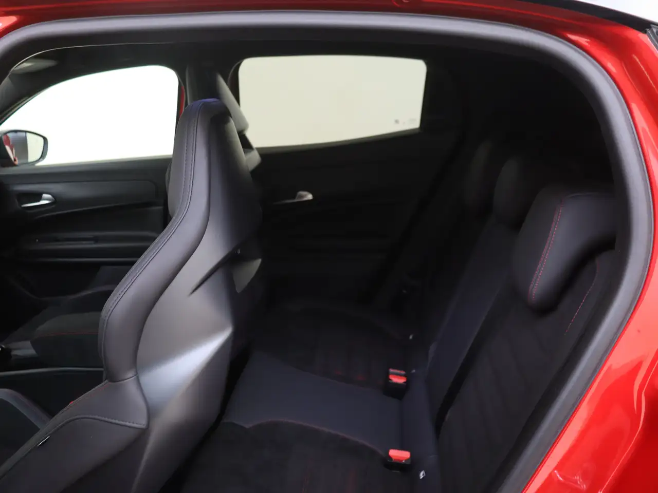 Alfa Romeo Junior 2025 — фото 12