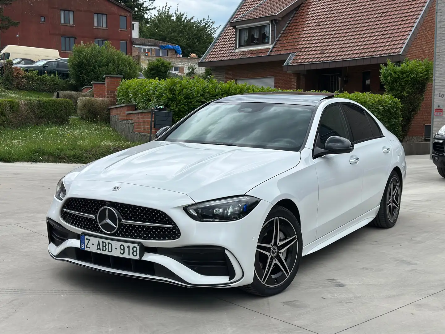 Mercedes-Benz C 300 e AMG Full Options *Pano/ Caméra 360/Garantie* Blanc - 1