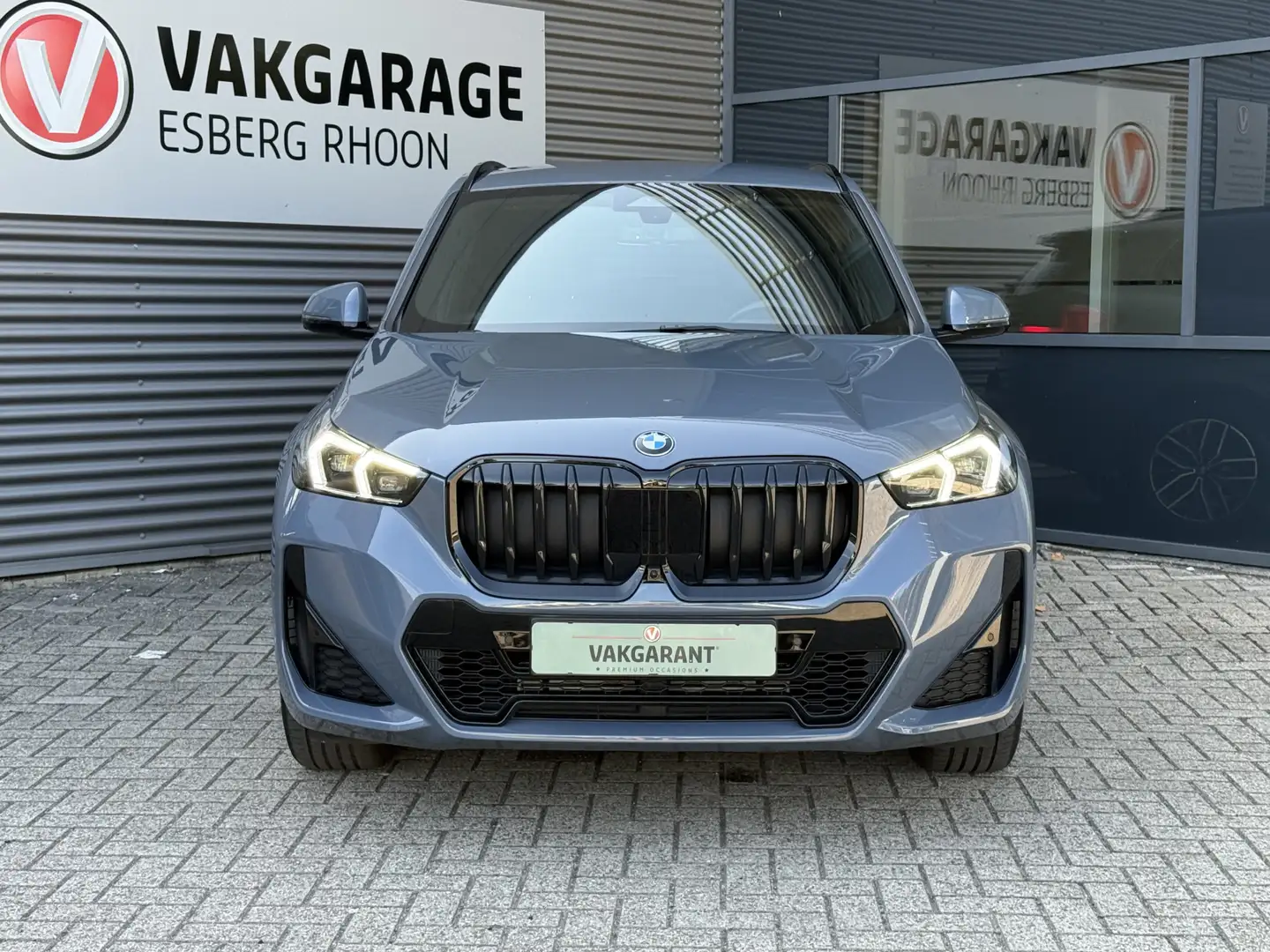 BMW X1 sDrive20i High Executive M-SPORT AUTOMAAT,NAVI/360 Grijs - 2