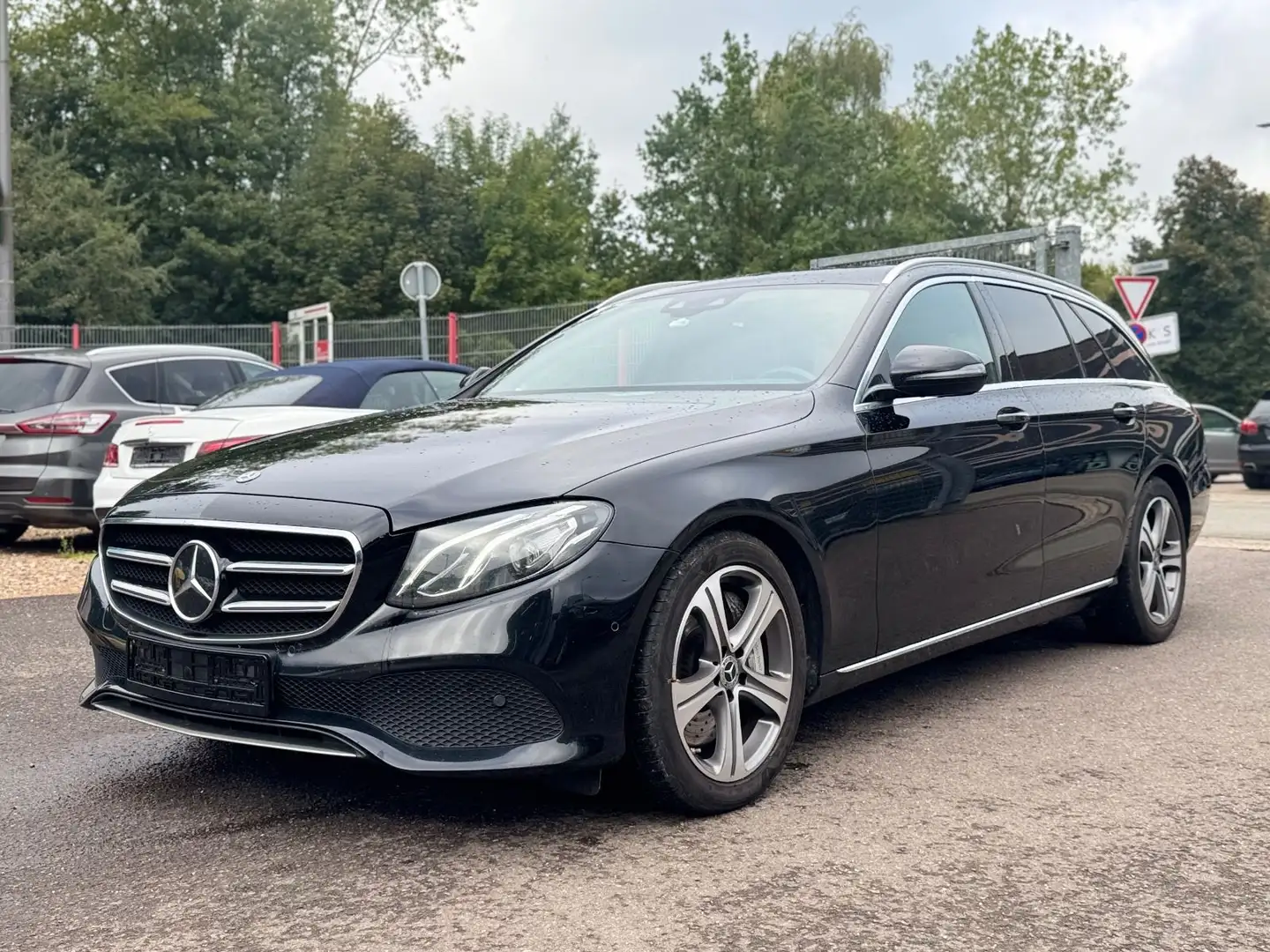 Mercedes-Benz E 350 d Schwarz - 1
