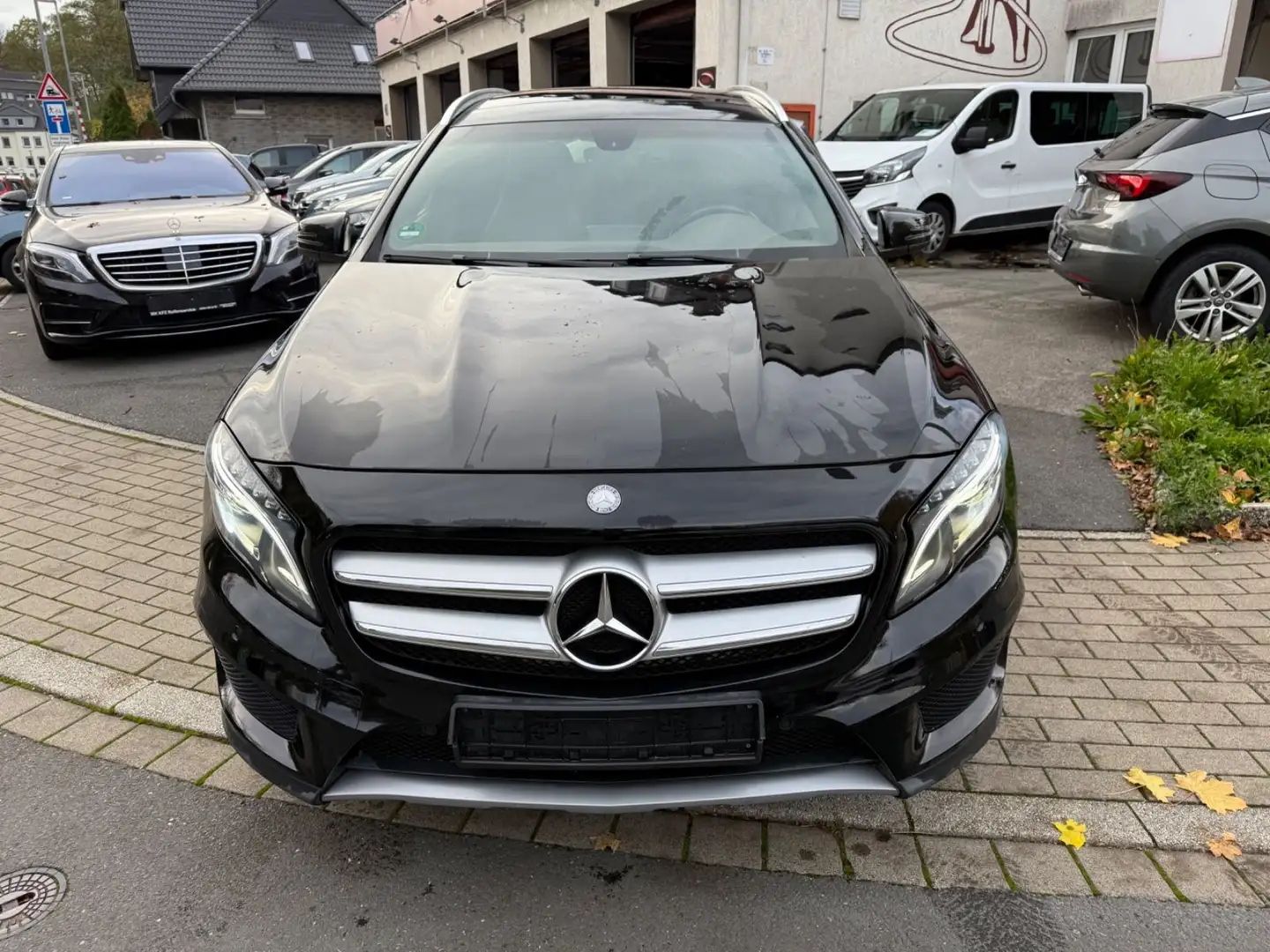 Mercedes-Benz GLA 250 4Matic  R.Kamera,Pano,Navi,Leder Schwarz - 2