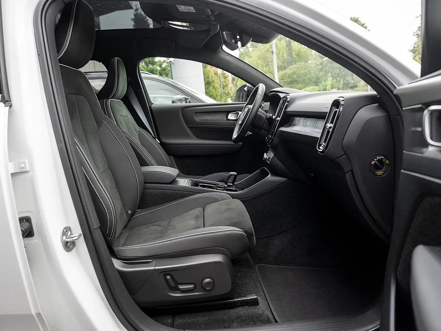Volvo C40 Ultimate Recharge Pure Electric AWD 360° Blanco - 2