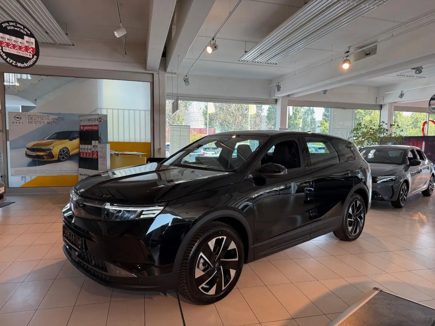Opel Grandland X Grandland Edition 1.2(145PS), Navi, SHZ, RFK,LED Černá - 1