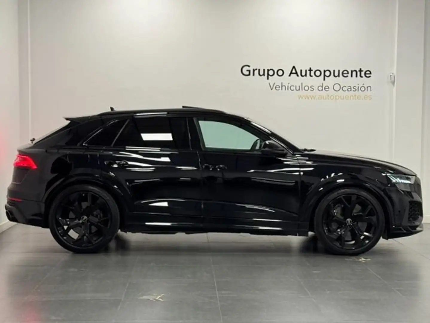 Audi Q8 RS Zwart - 2