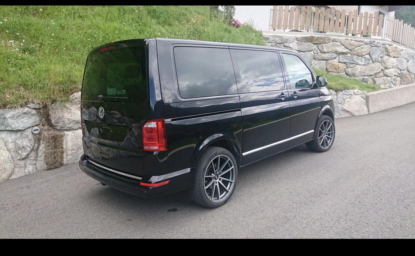 Volkswagen T6 Multivan Generation Six 2,0 TDI 4Motion BMT DSG Schwarz - 1