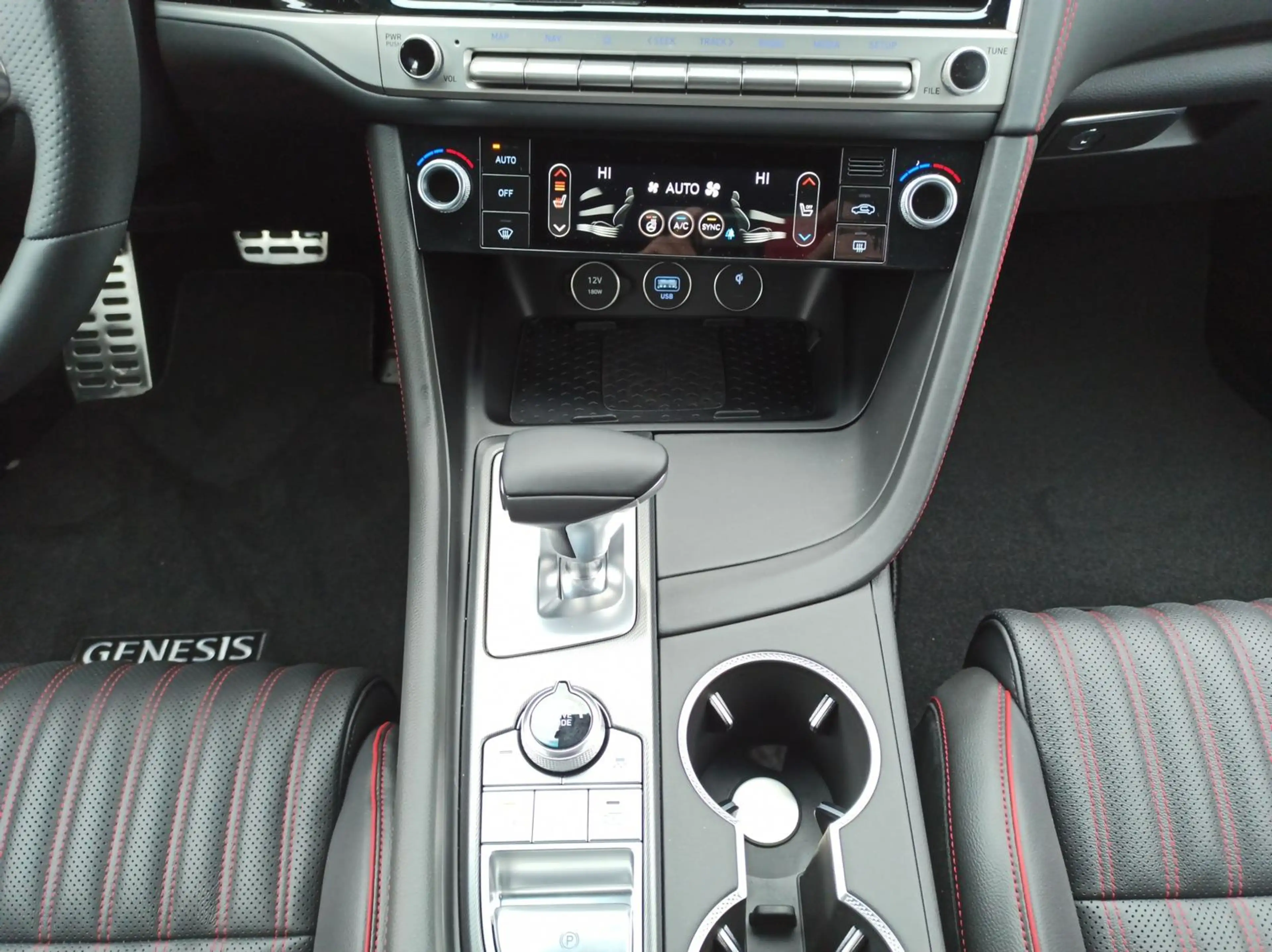 Genesis G70 Shooting Brake Sport 2.0L /LED/Lexicon-Sound — photo 11