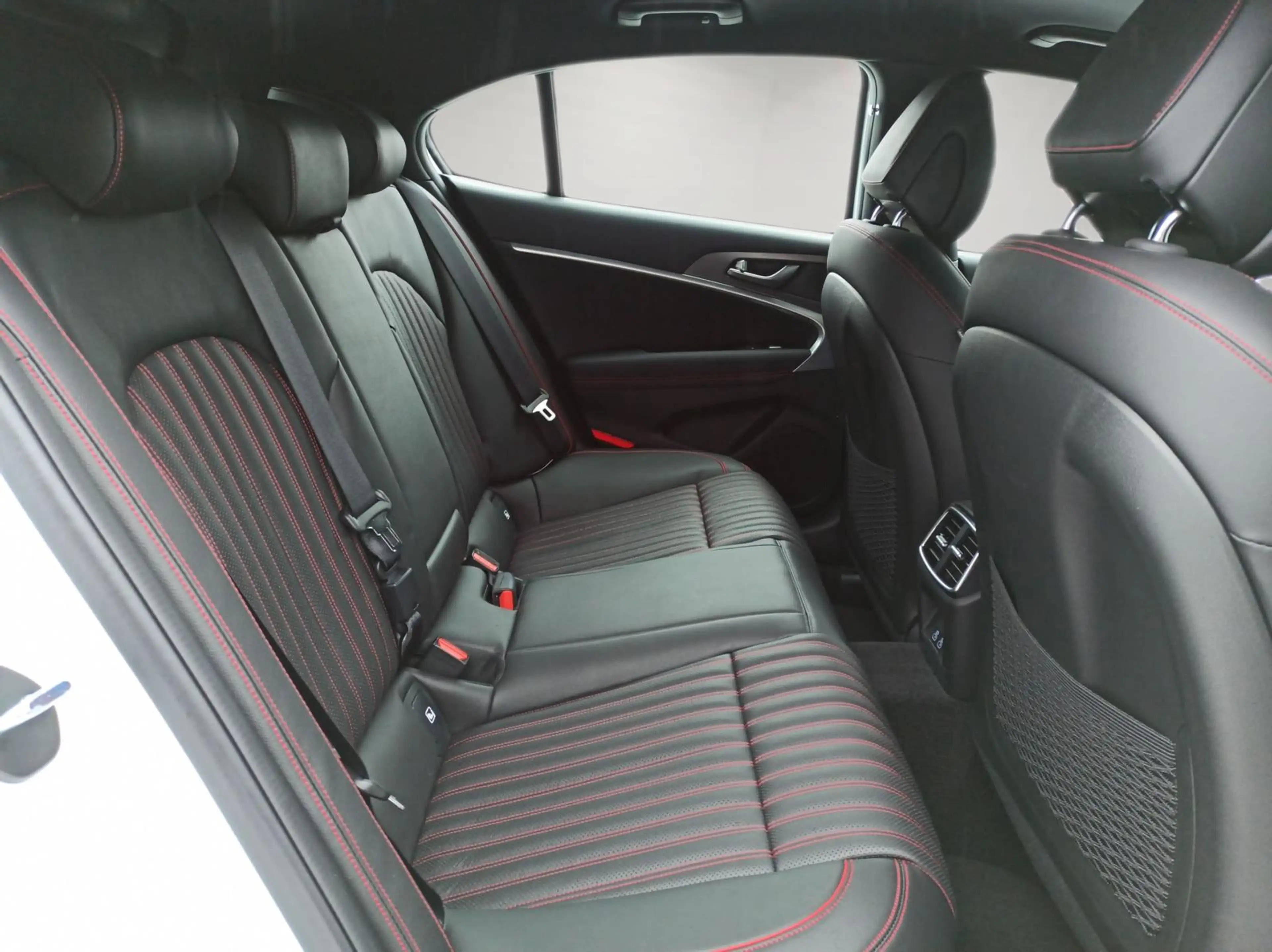 Genesis G70 Shooting Brake Sport 2.0L /LED/Lexicon-Sound — photo 13