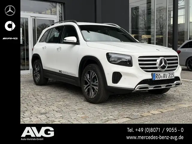 Mercedes-Benz GLB view 3