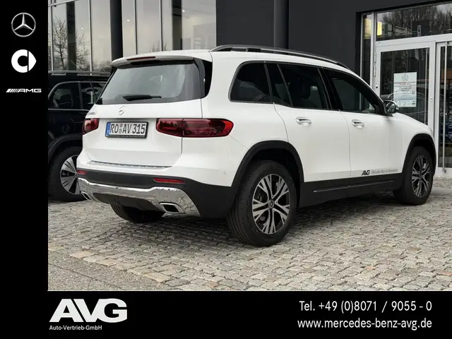 Mercedes-Benz GLB view 4