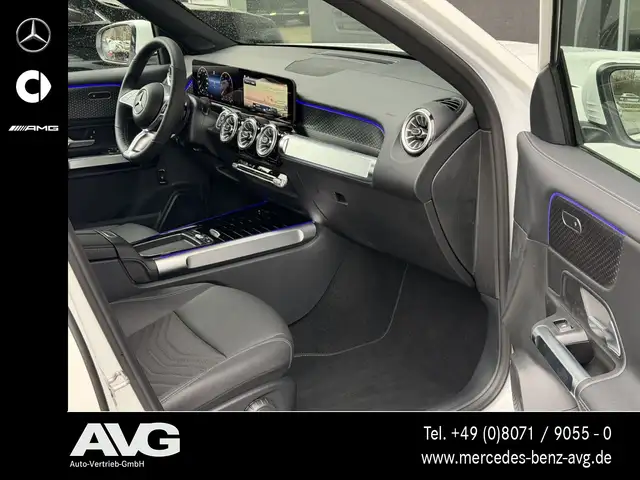 Mercedes-Benz GLB view 9